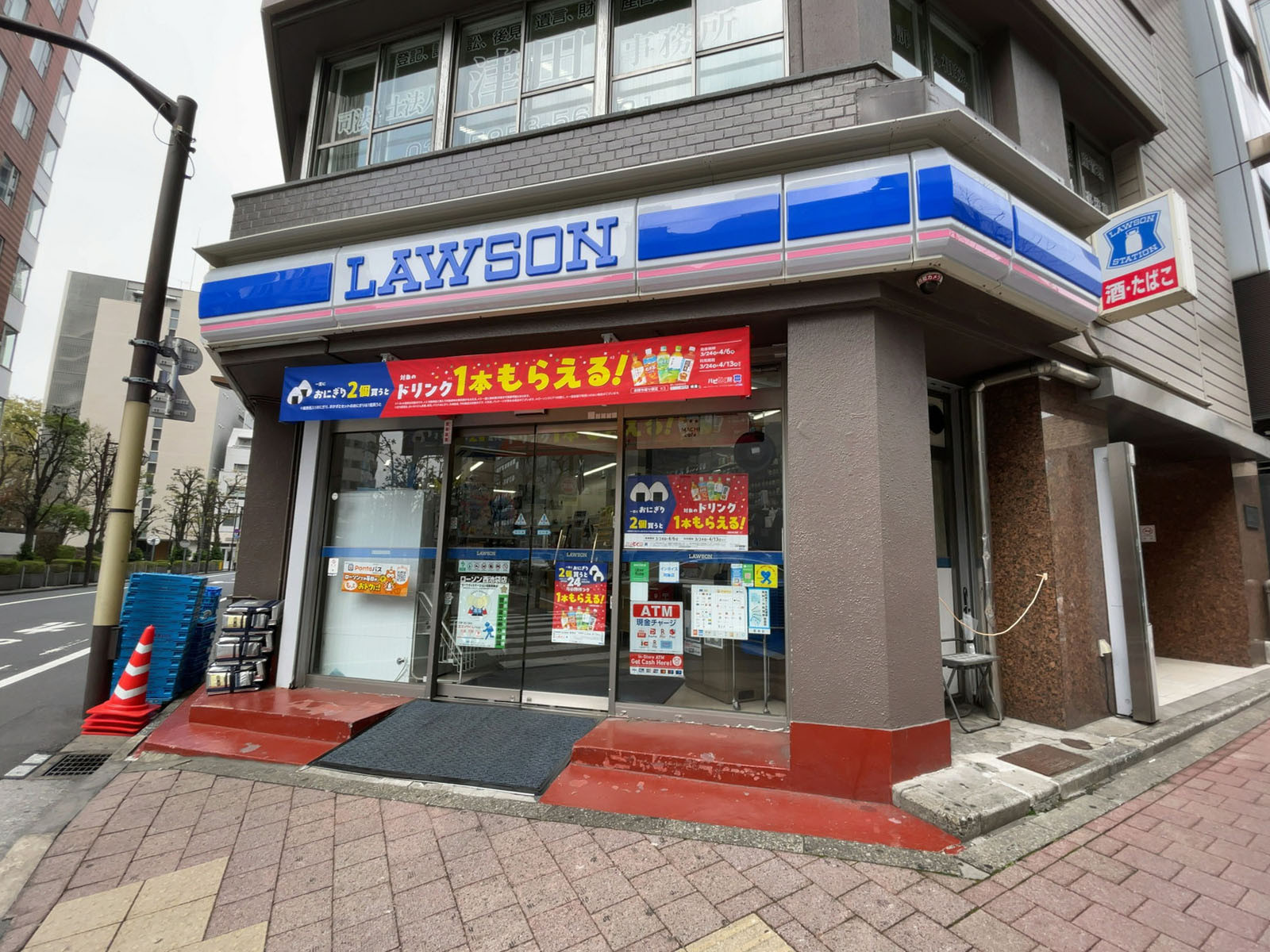 徒歩1分のローソン 西池袋店