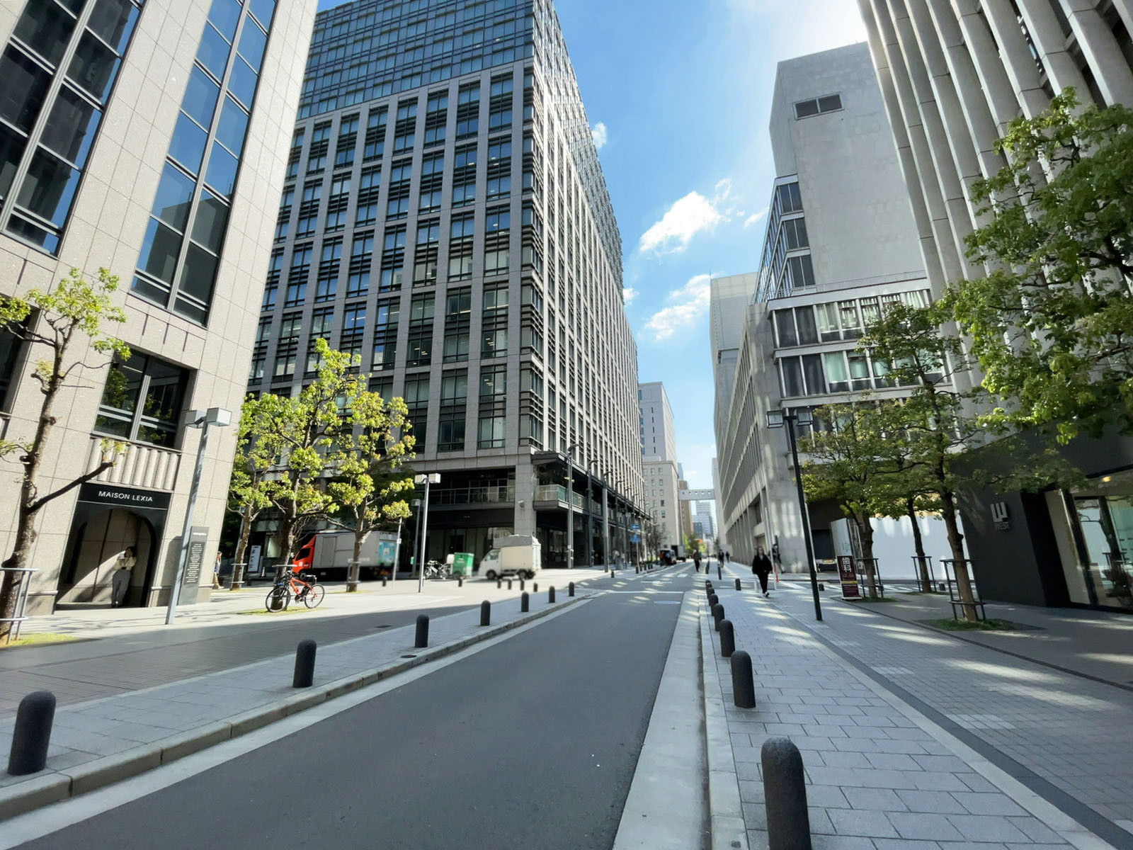 淀屋橋NAOビル前面の通り