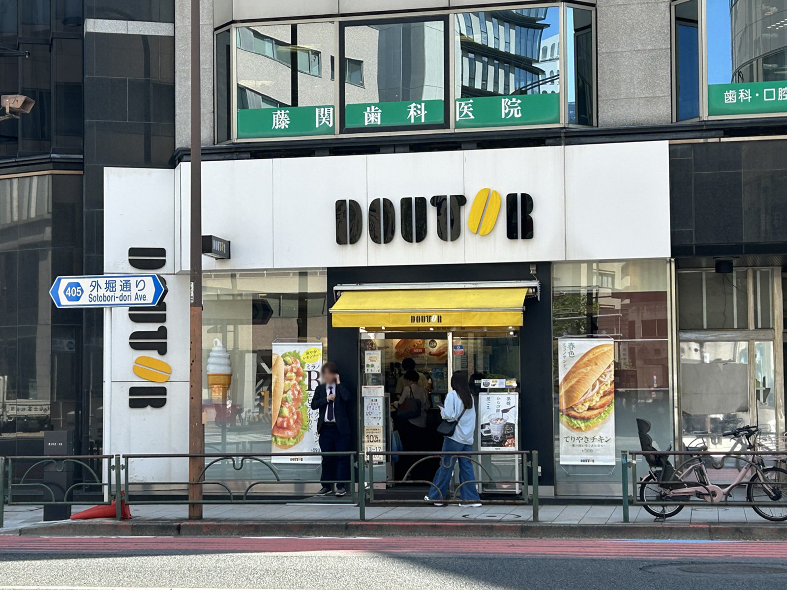 徒歩2分のドトール神田淡路町店