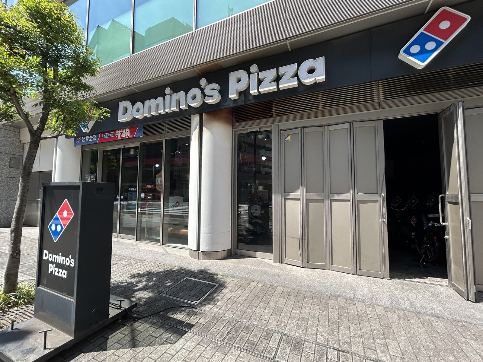 徒歩1分のドミノ・ピザ淡路町店