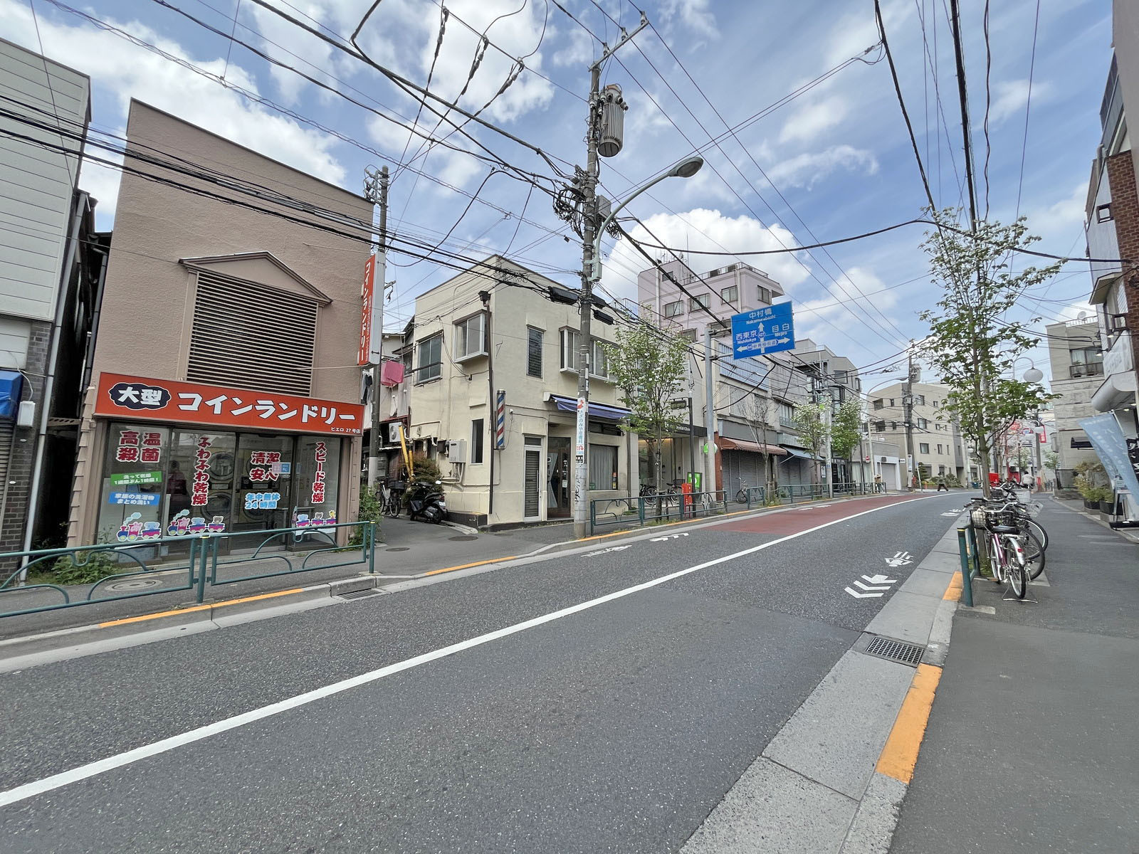 篠嵜ビル前面の中杉通り