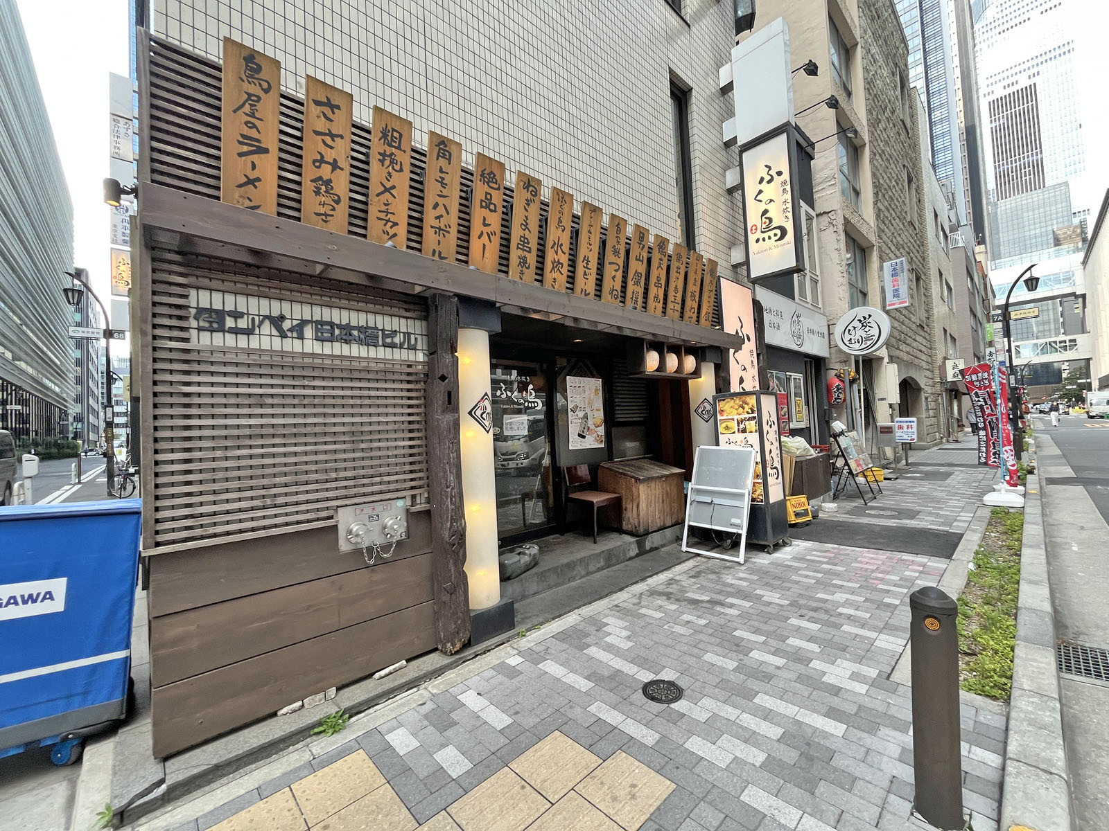 付近には飲食店が充実