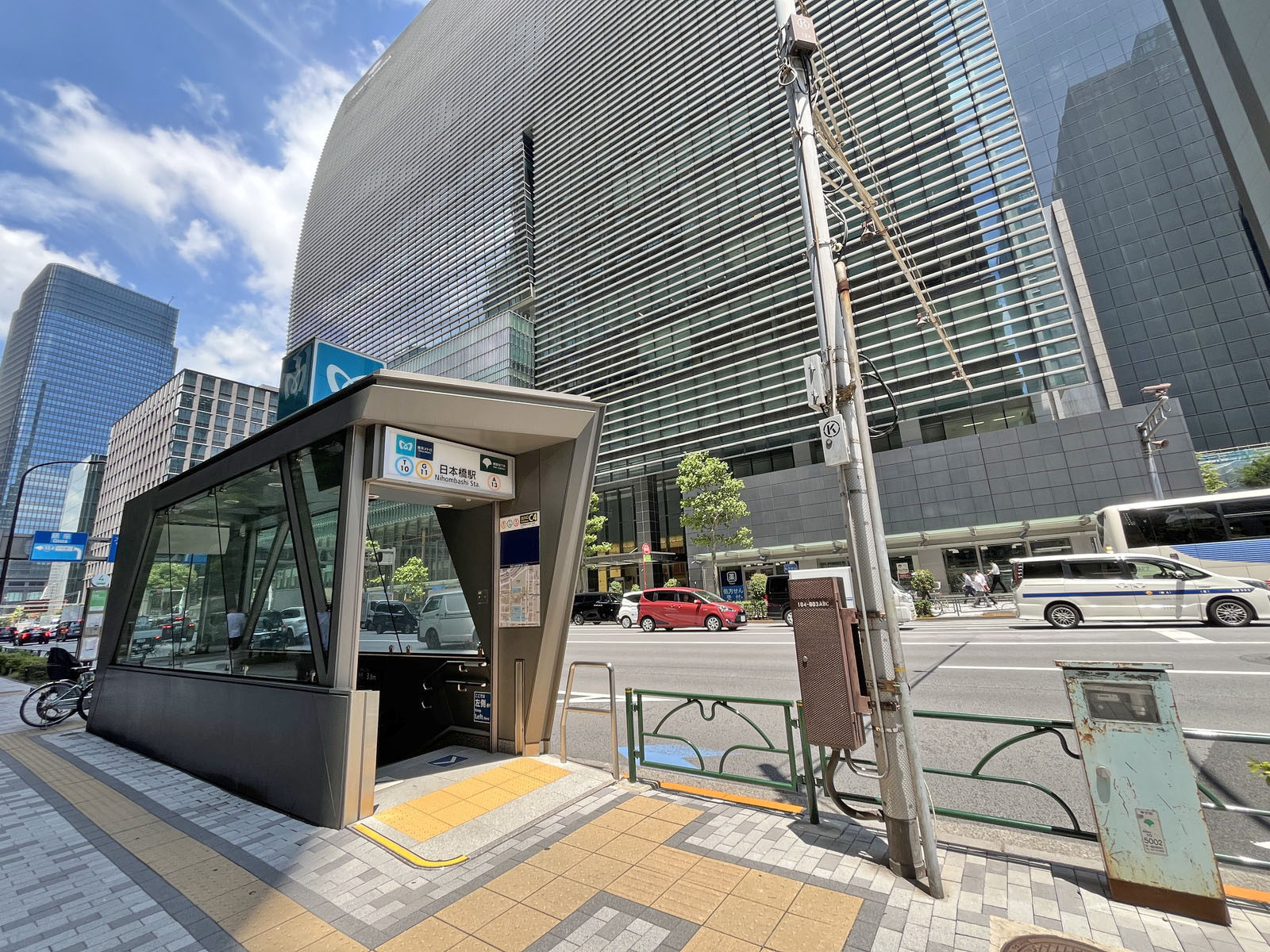 最寄りの「日本橋駅」