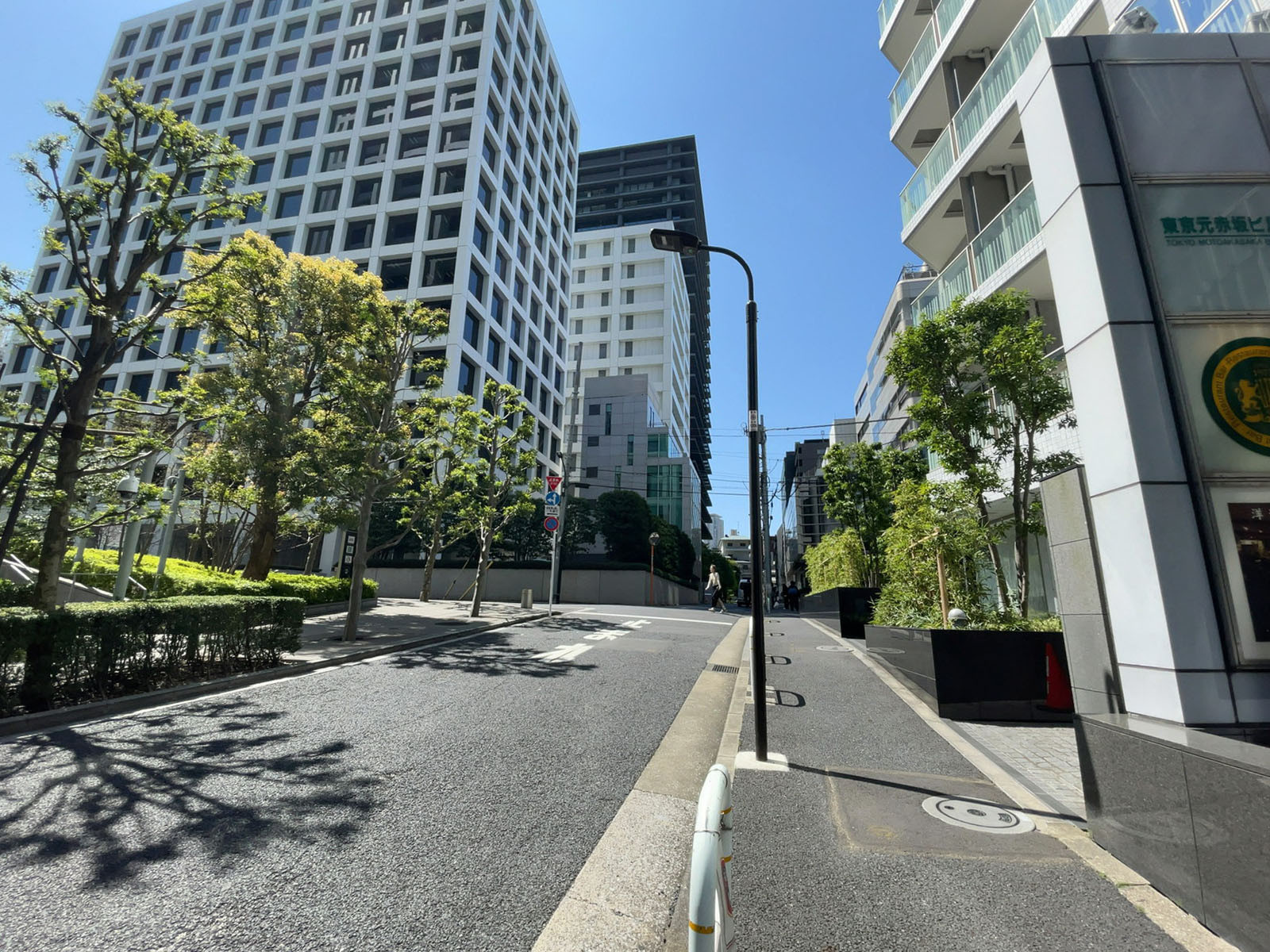 東京元赤坂ビル前面の通り