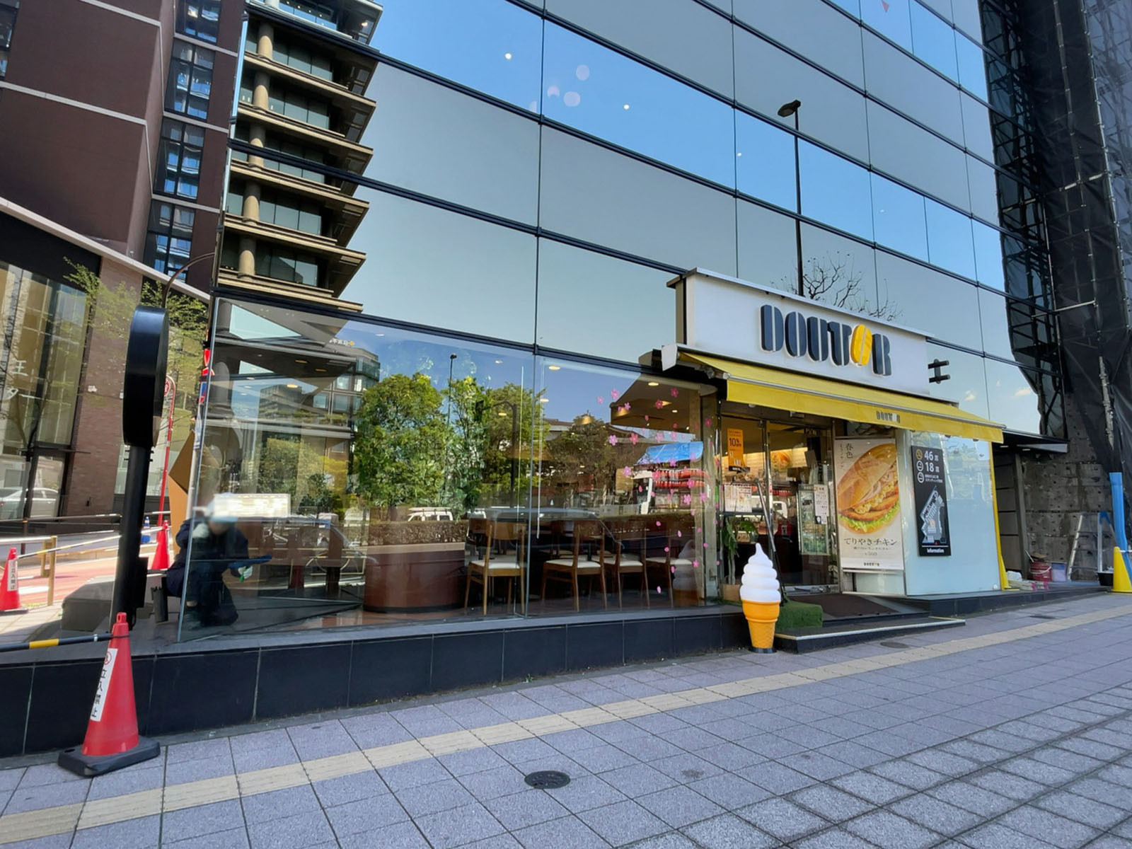至近のドトールコーヒーショップ 赤坂青山通り店