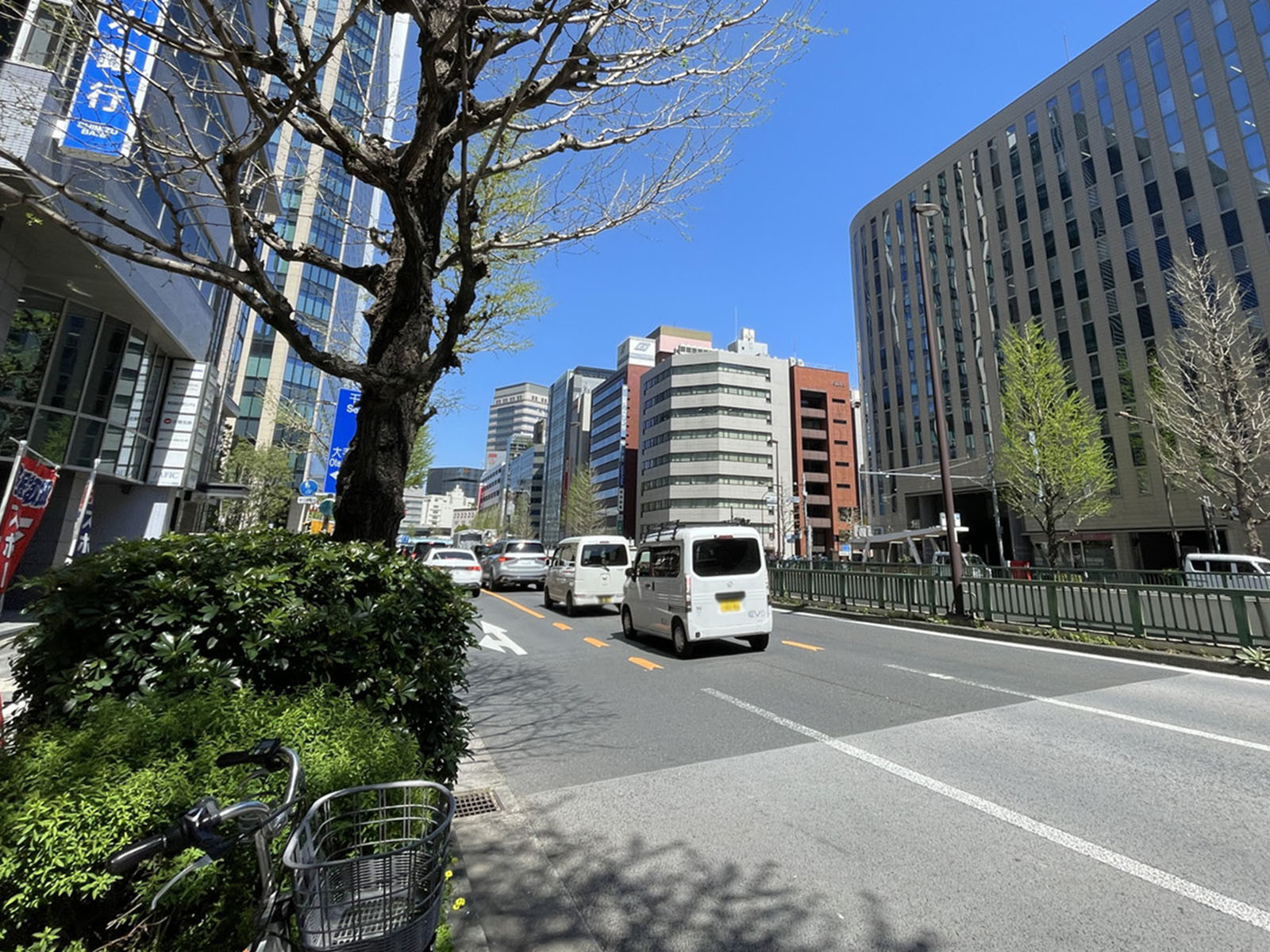 アサヒビル前面の日本橋芝浦大森線
