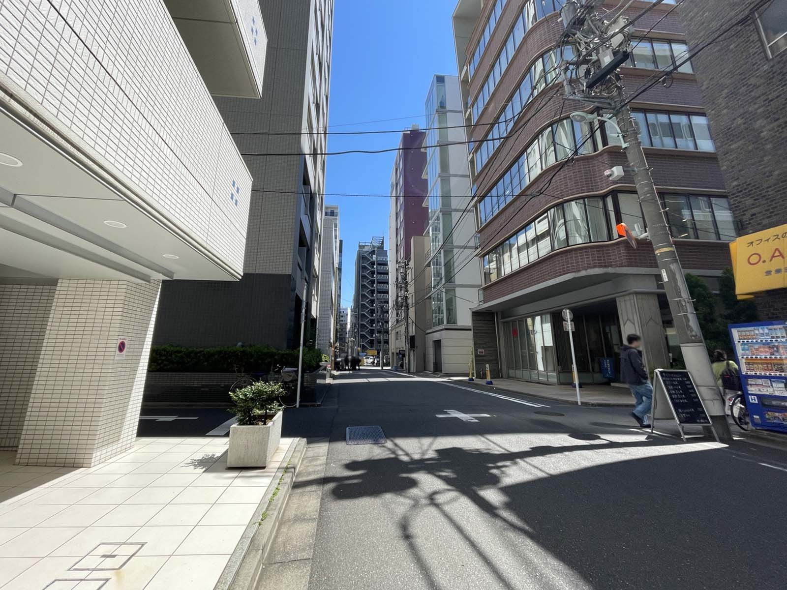 茅場町レジデンス壱番館前面の通り