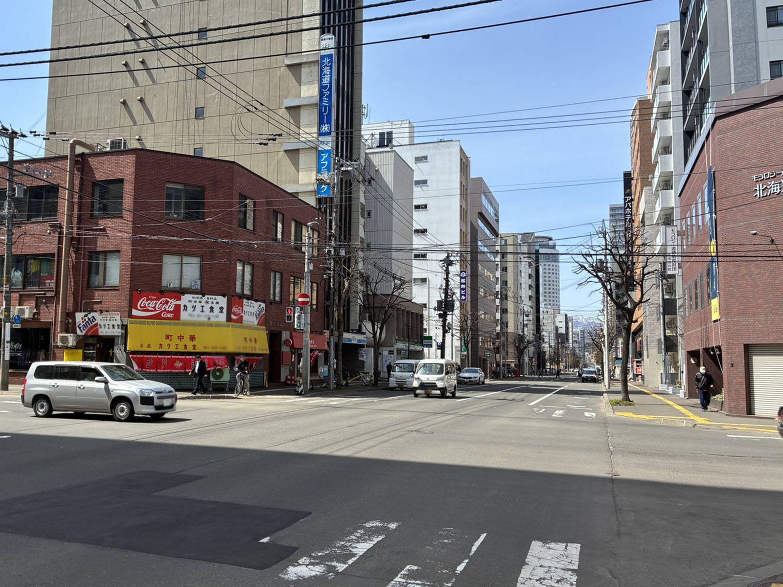 サッポロアーチビル前面の通り