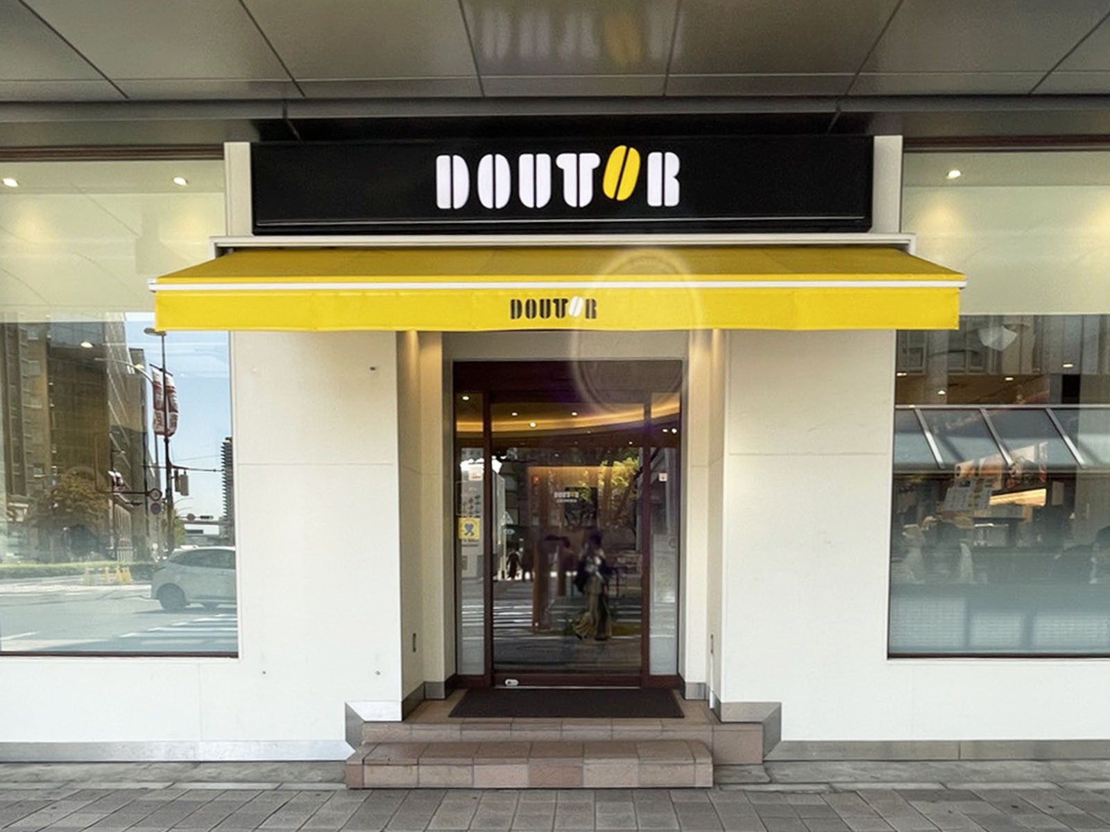 並びにあるドトールコーヒーショップ 三宮京町筋店