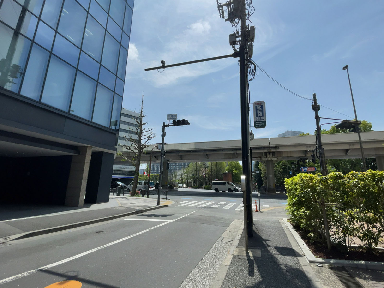 平河町ビル前面の通り