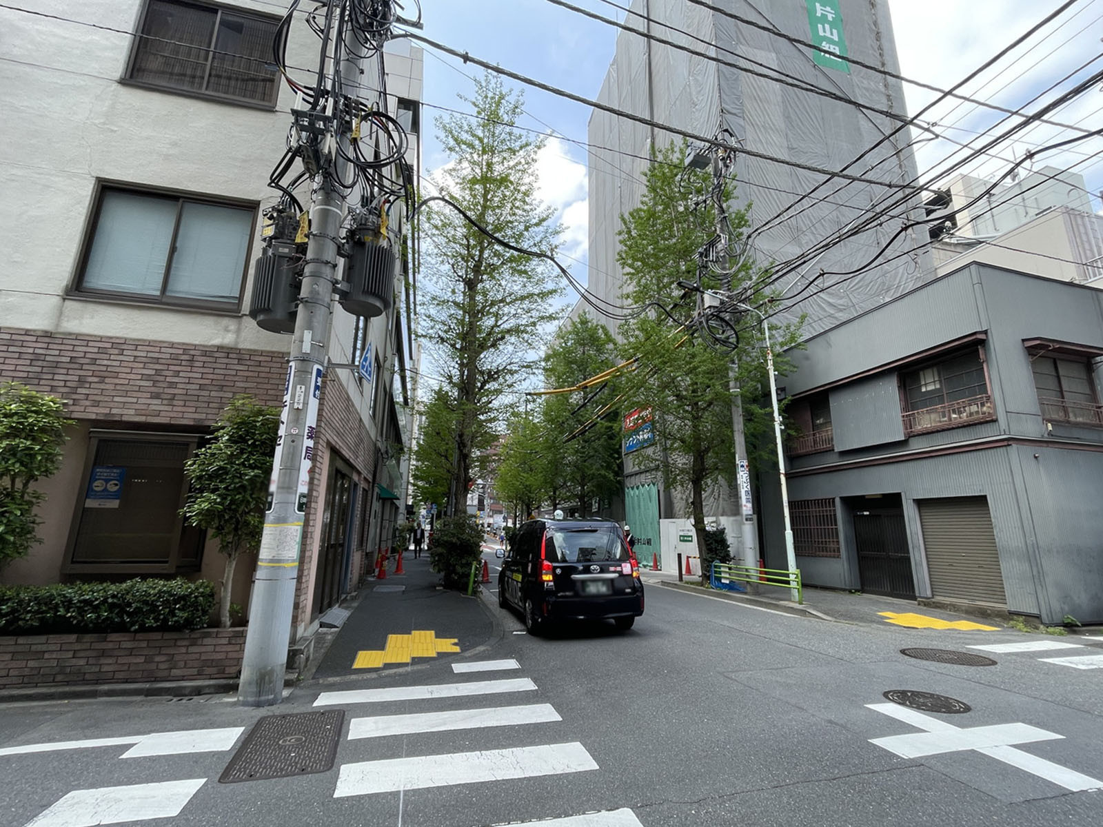 福本ビル前面の通り