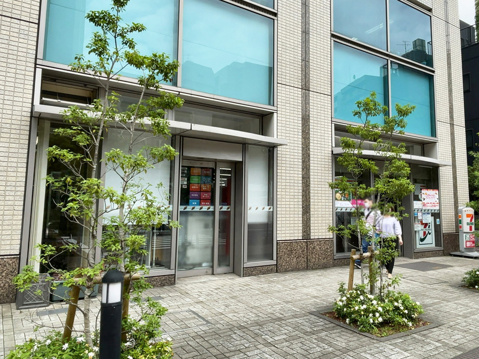 徒歩1分のセブン-イレブン 中央区新川1丁目店