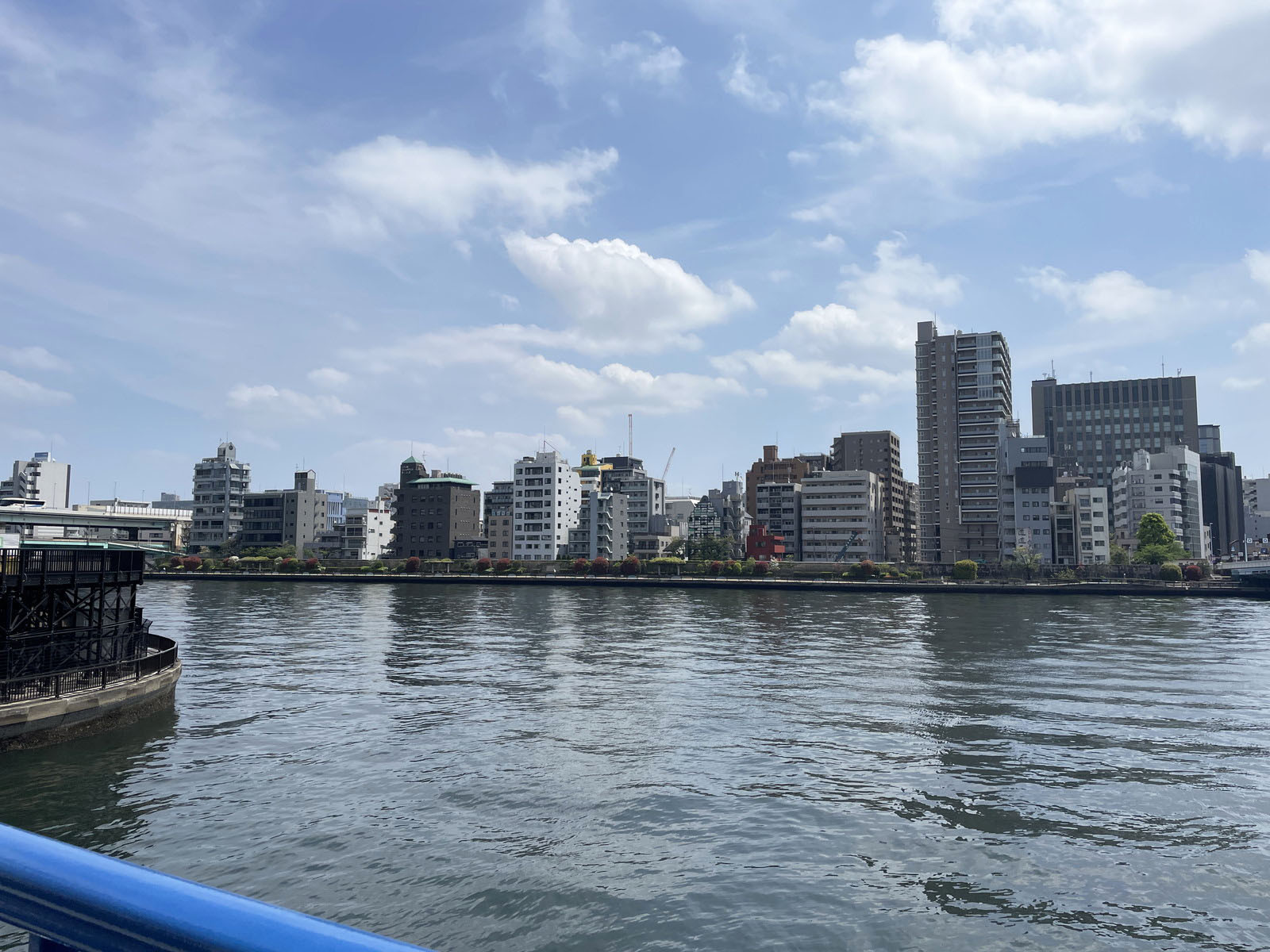 付近の隅田川