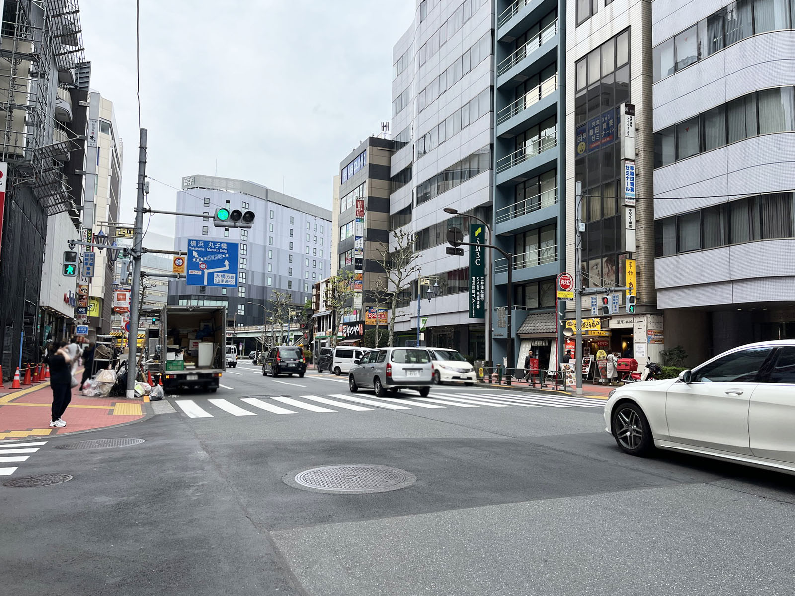 損保ジャパン日本興亜五反田共同ビル前面のソニー通り