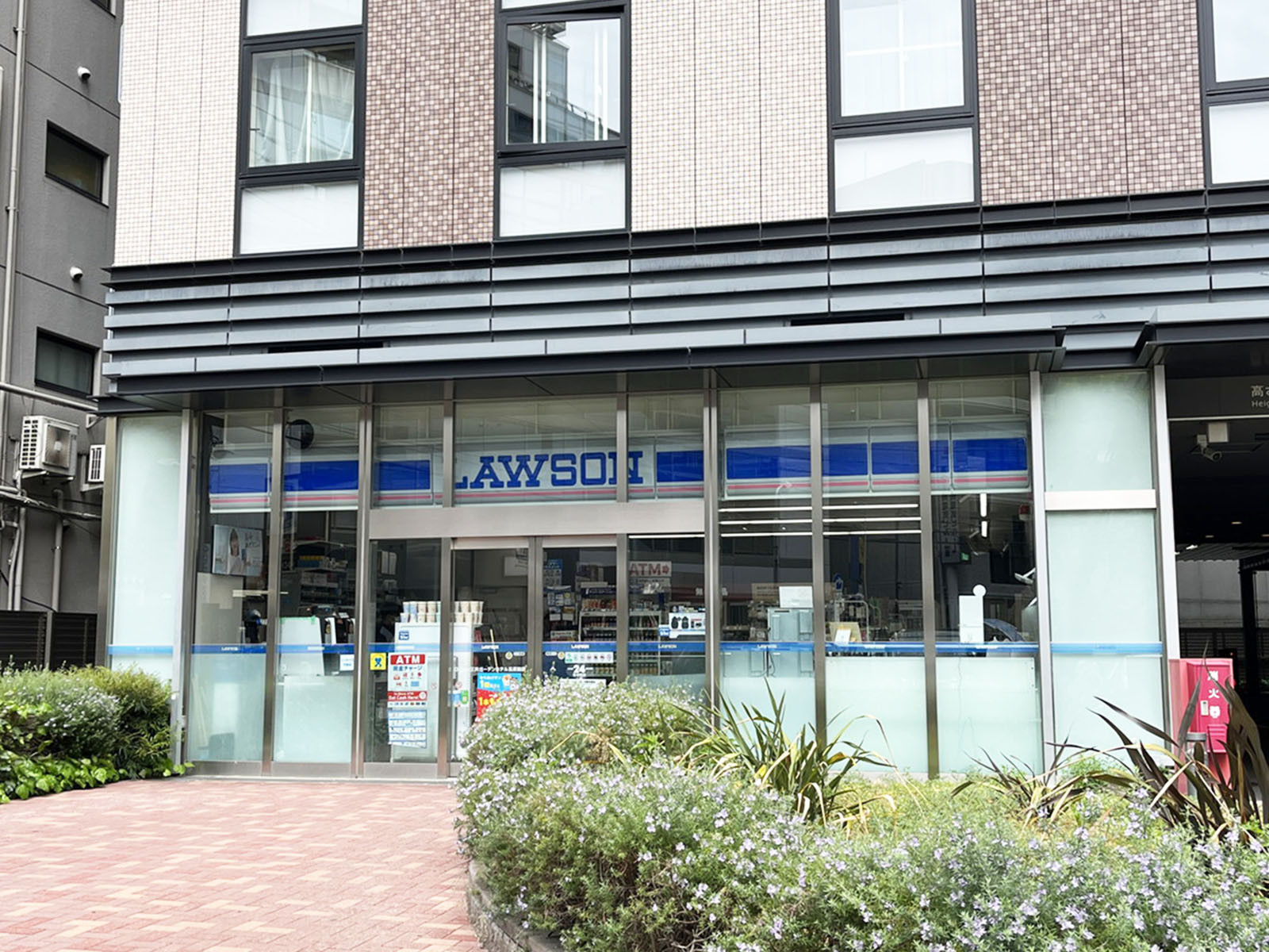 斜向かいのローソン 三井ガーデンホテル五反田店