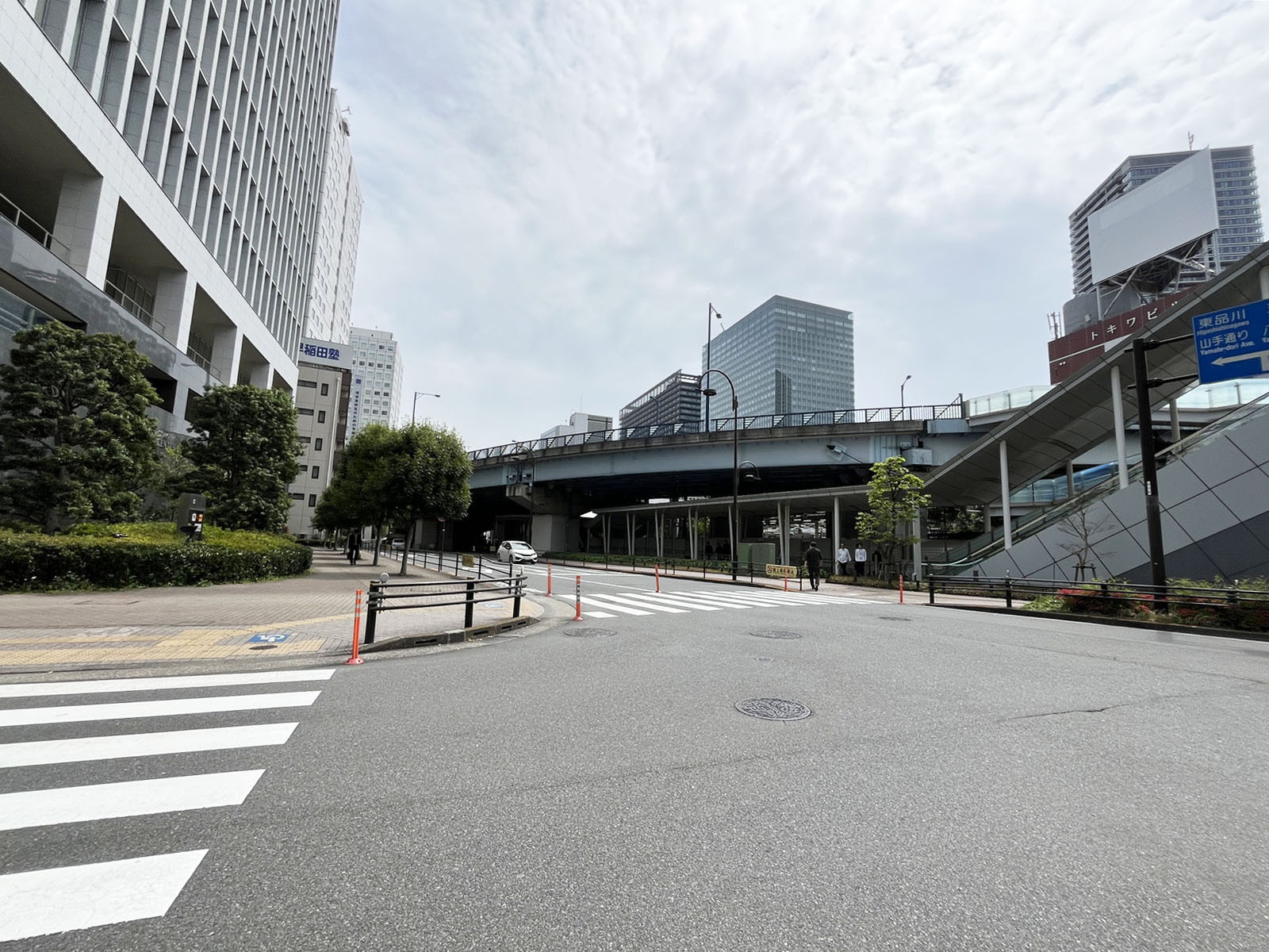 アートヴィレッジ大崎セントラルタワー前面の通り