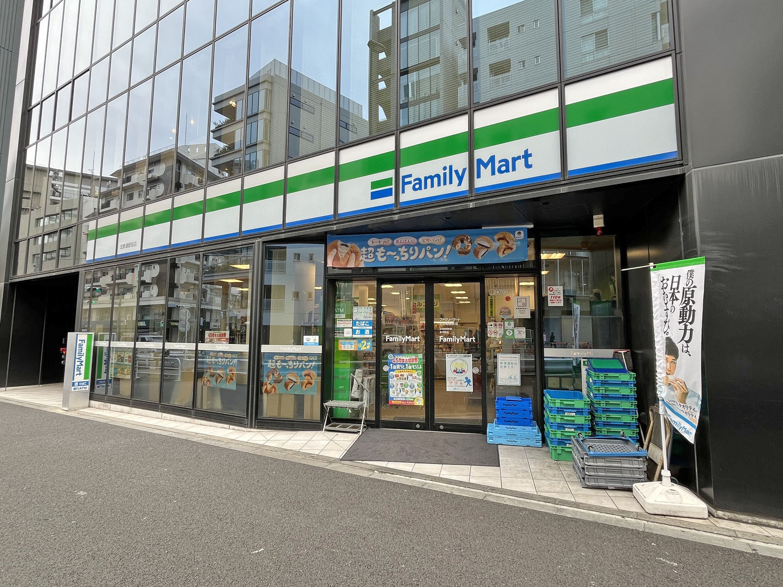 徒歩3分のファミリーマート 北参道駅前店