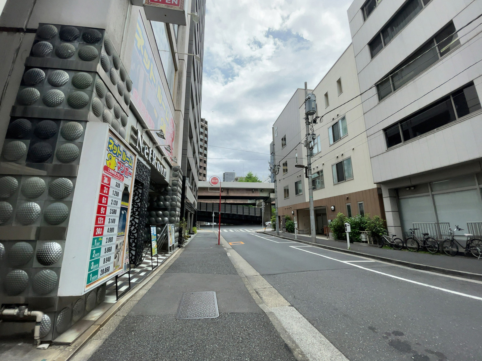 Daiwa神田美倉町ビル前面の通り