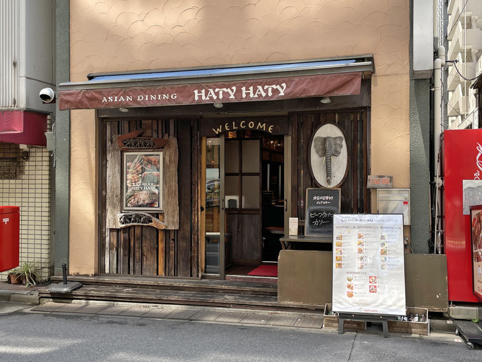斜め向かいの飲食店