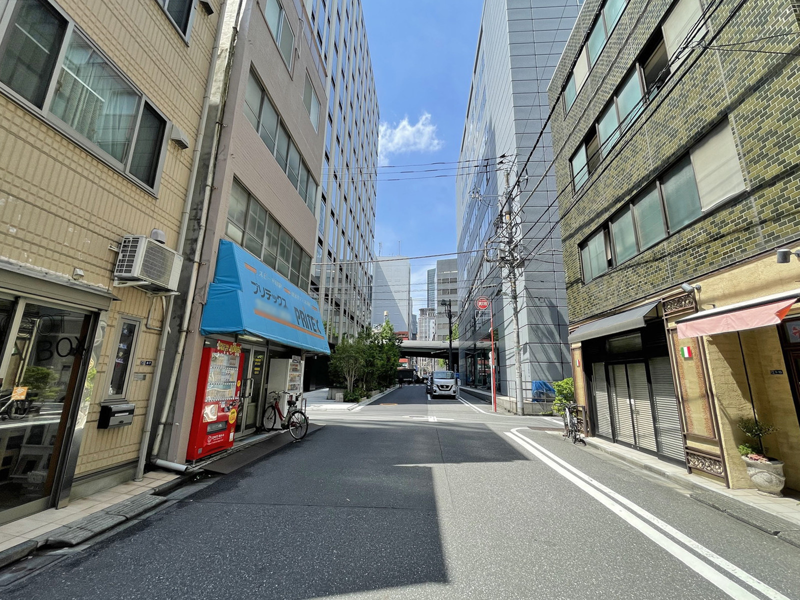 日本橋本町一丁目ビル前面の通り
