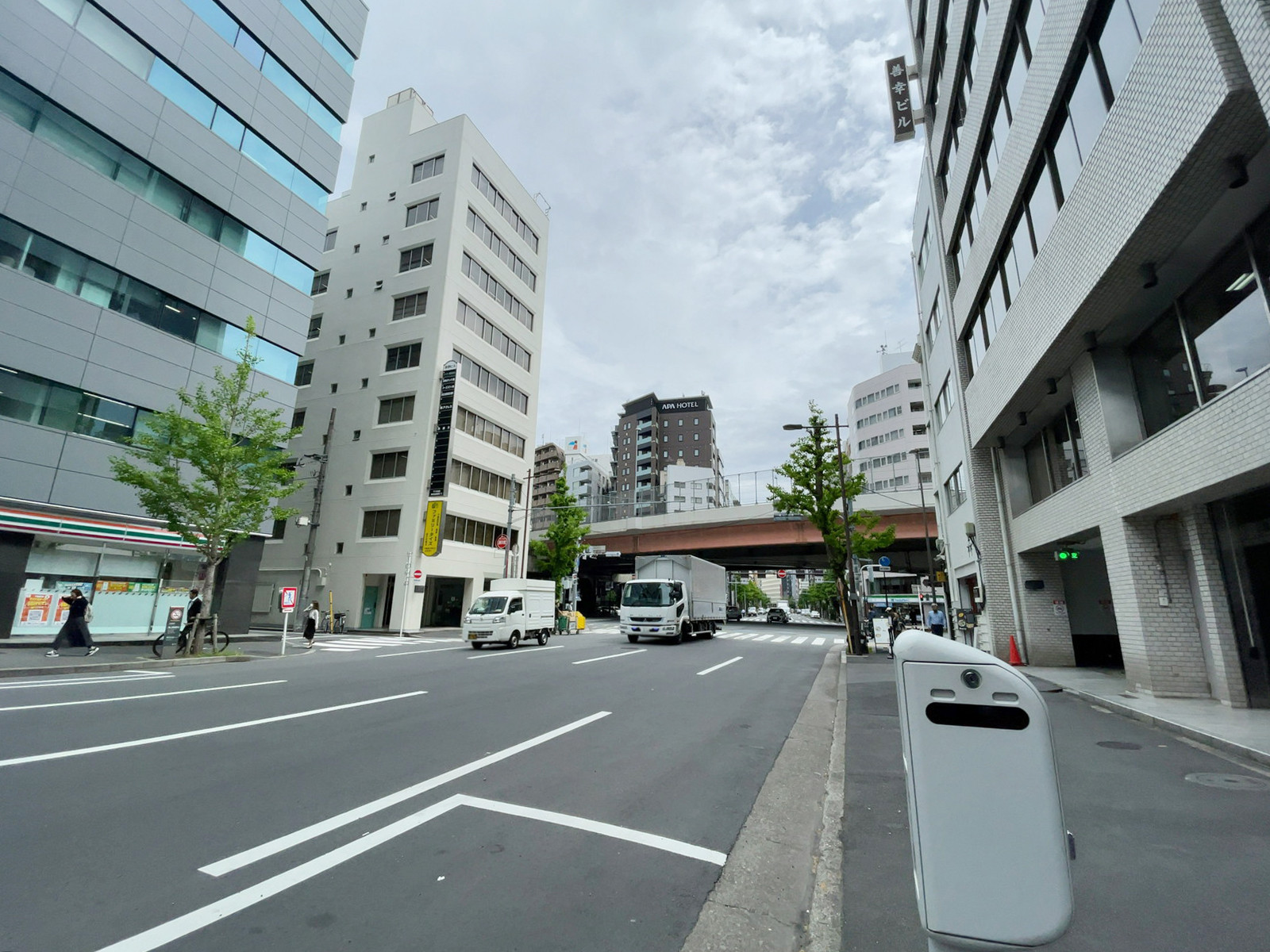 ONEST神田西福田町ビル前面の通り