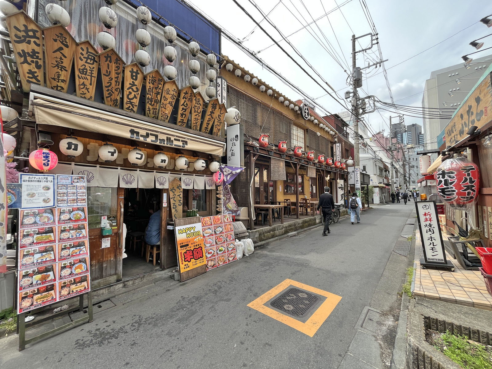 付近には飲食店が充実