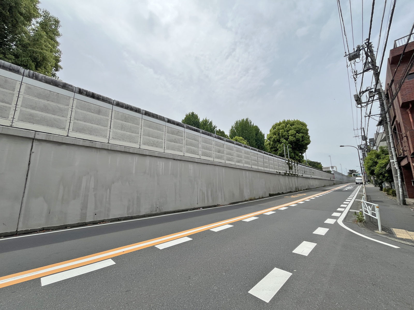 GFEビル前面の通り