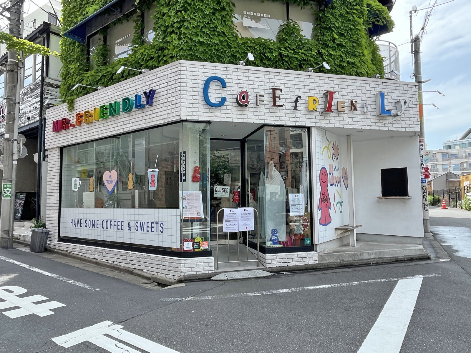 徒歩1分のミスター・フレンドリー カフェ