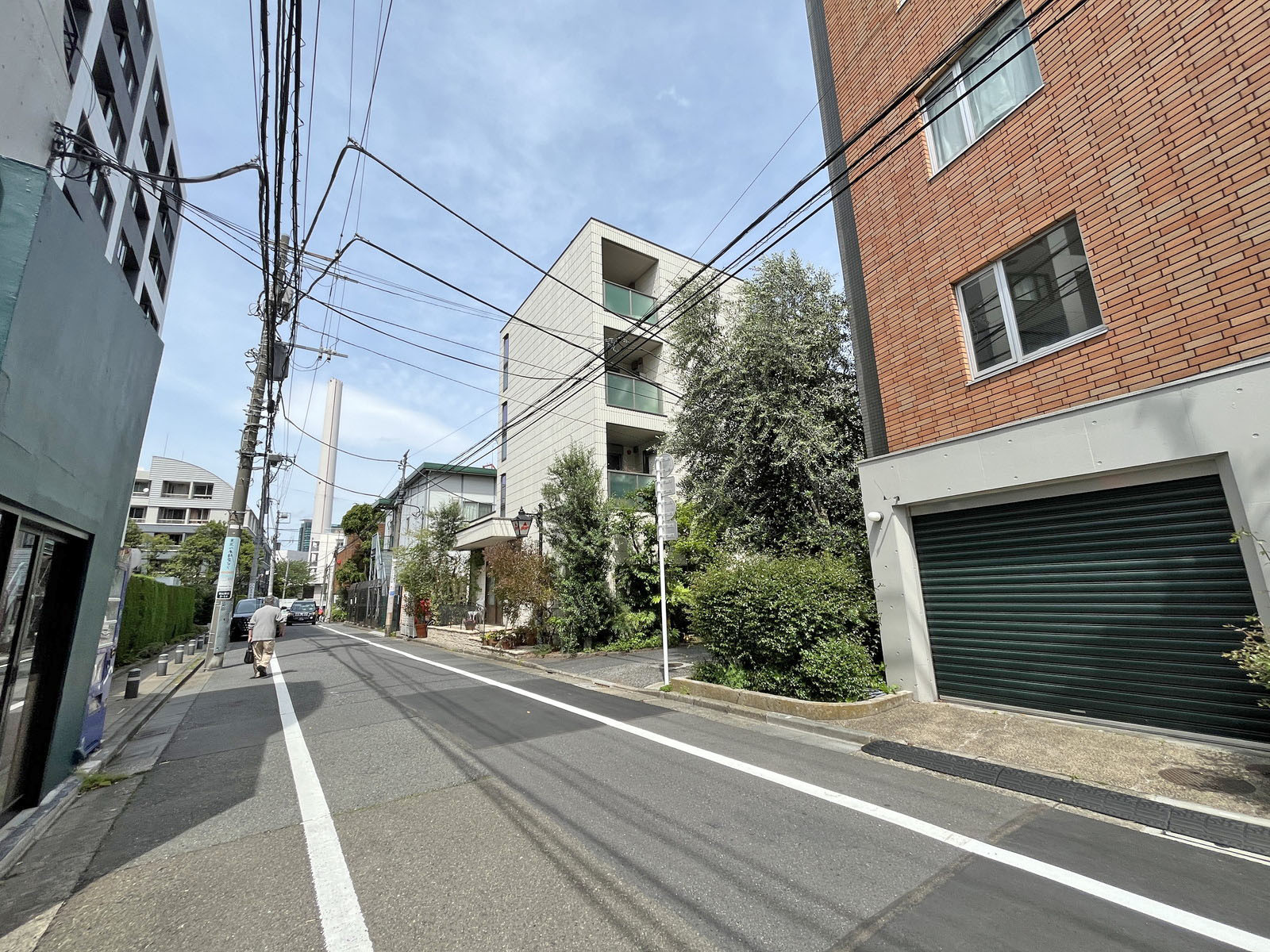 トゥウォン代官山前面の通り
