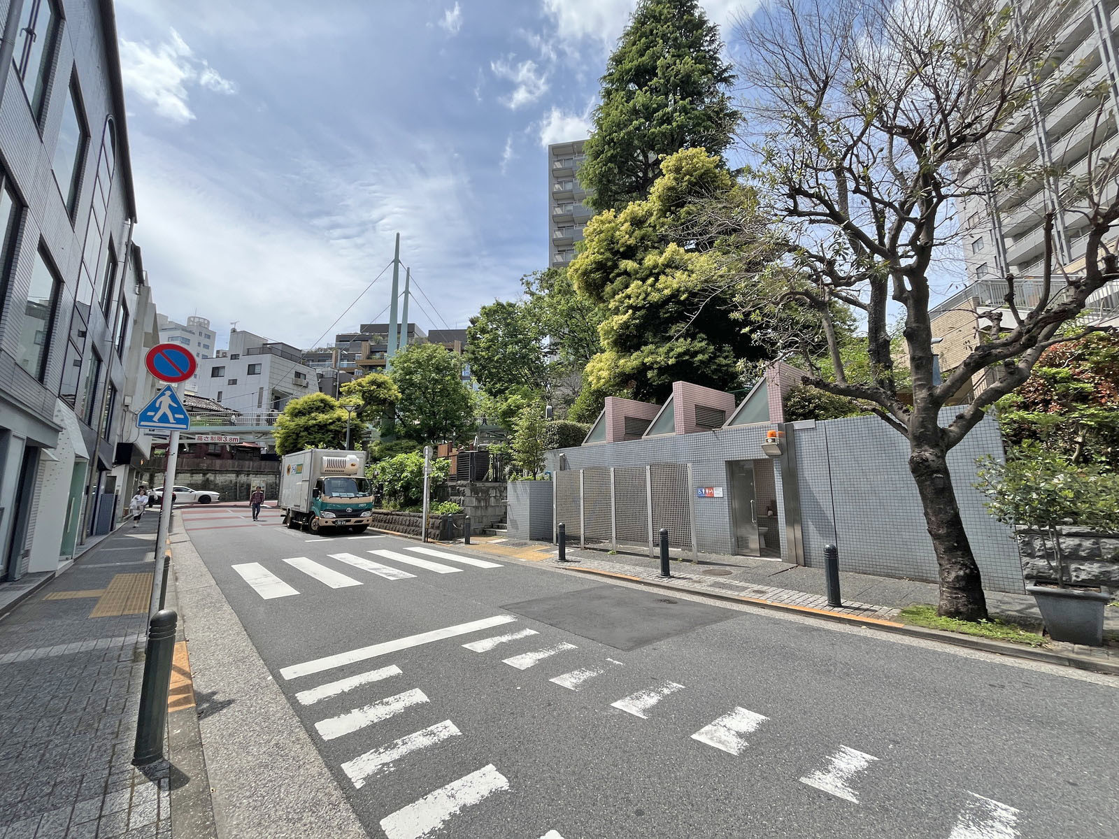 アンジュレ代官山前面の通り
