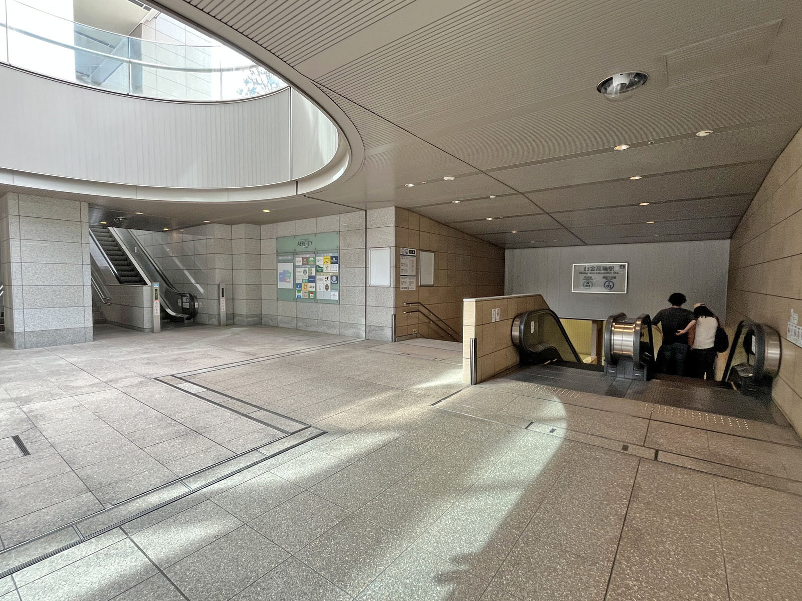 最寄りの「白金高輪駅」