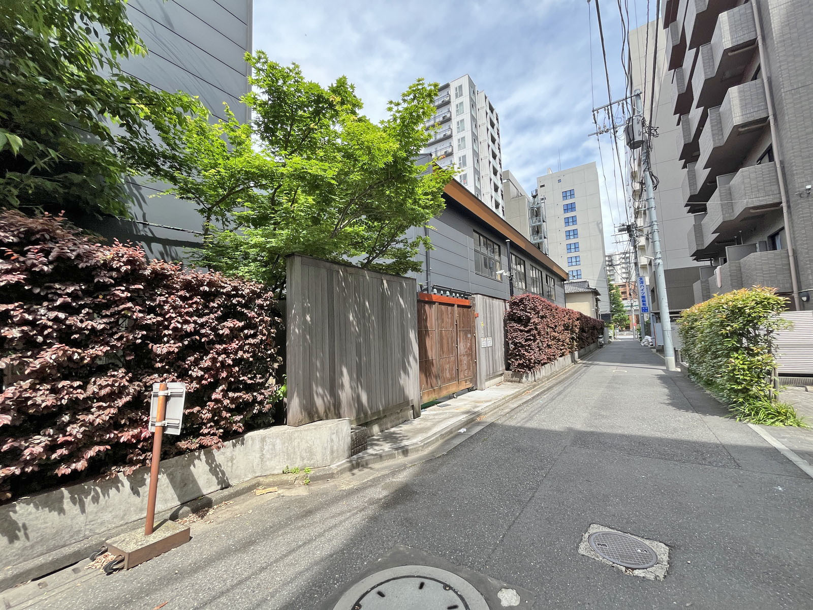 EM南麻布ビル前面の通り