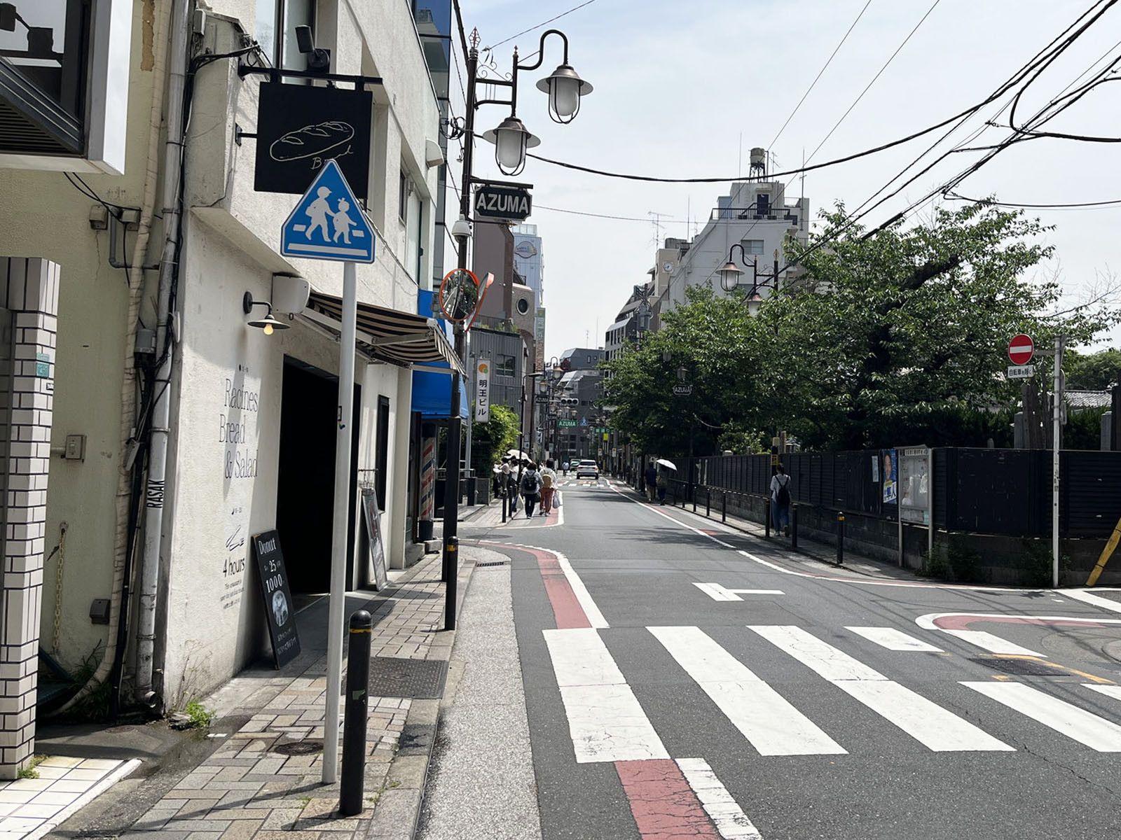 佐伯池袋ビル前面の東通り