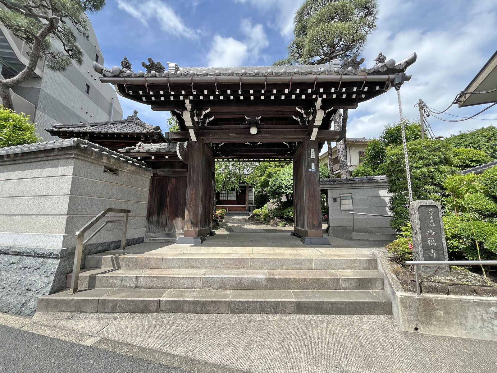 隣の西福寺