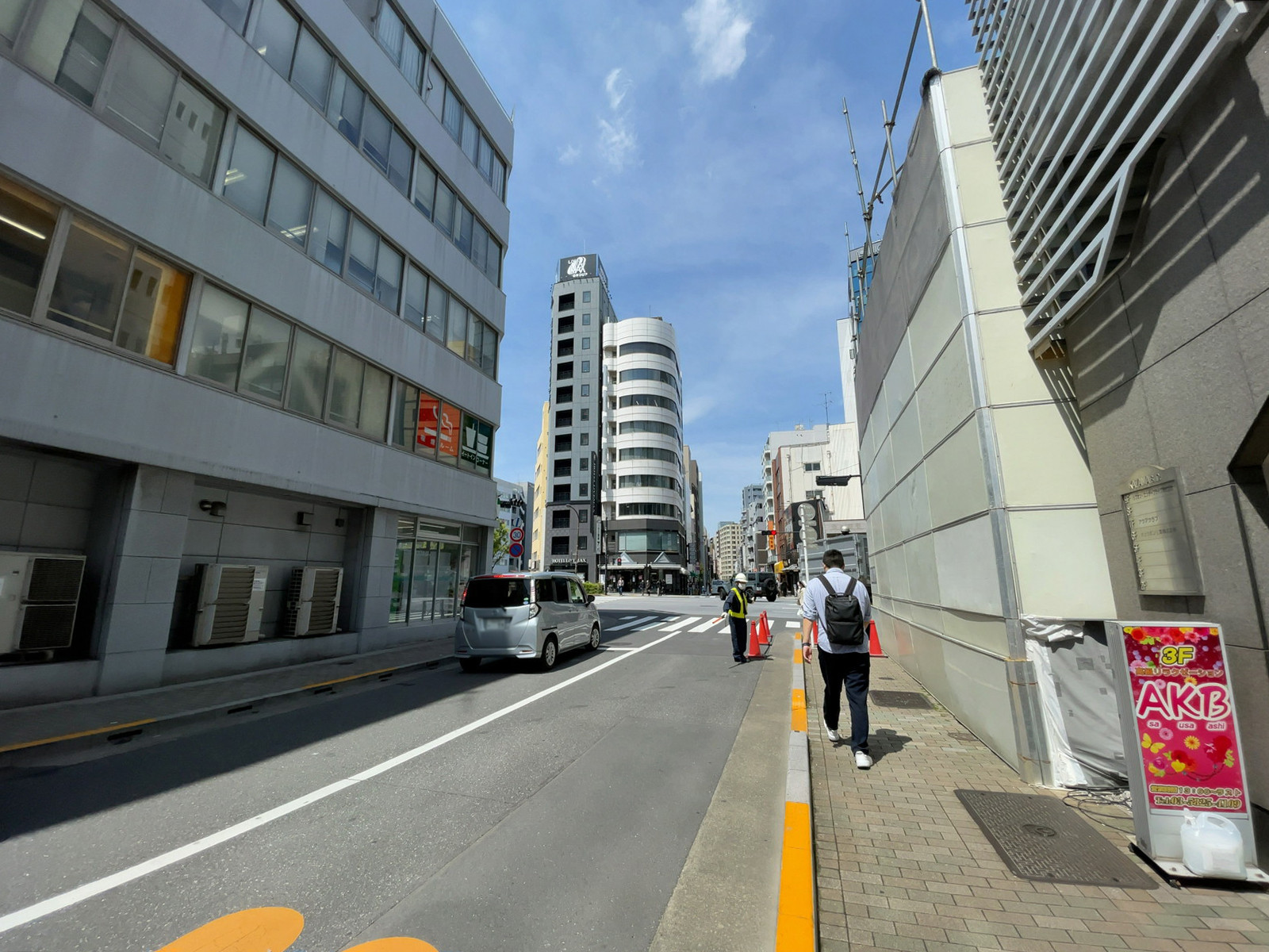 風間ビル前面の通り