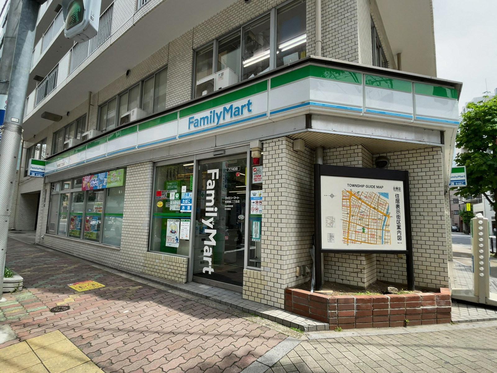 徒歩3分のファミリーマート 浅草橋二丁目店