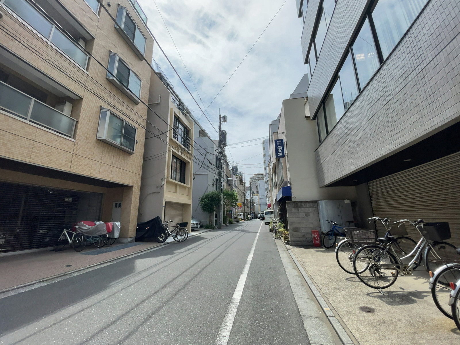 O・Kビル前面の通り