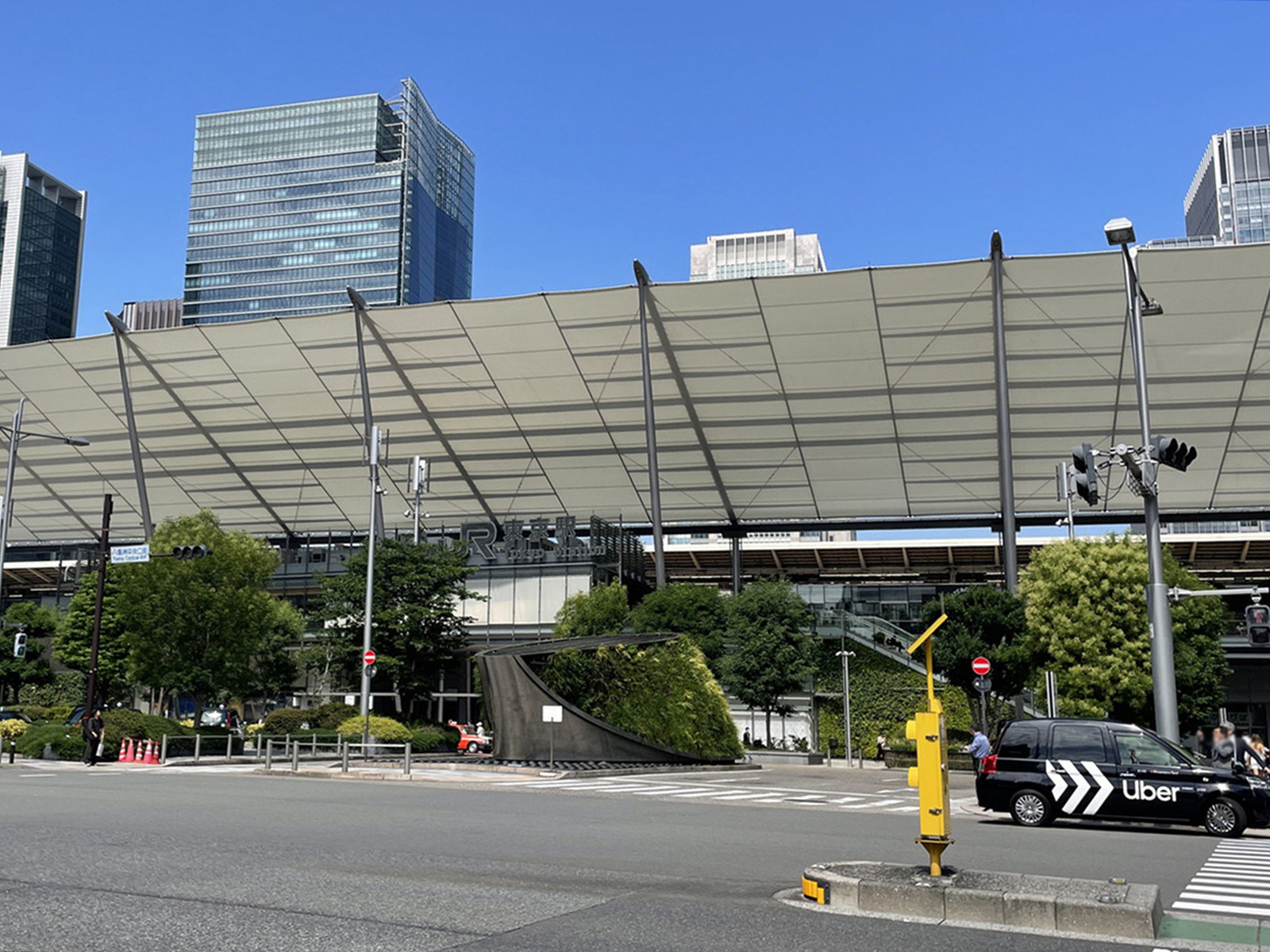 徒歩圏内の「東京駅」