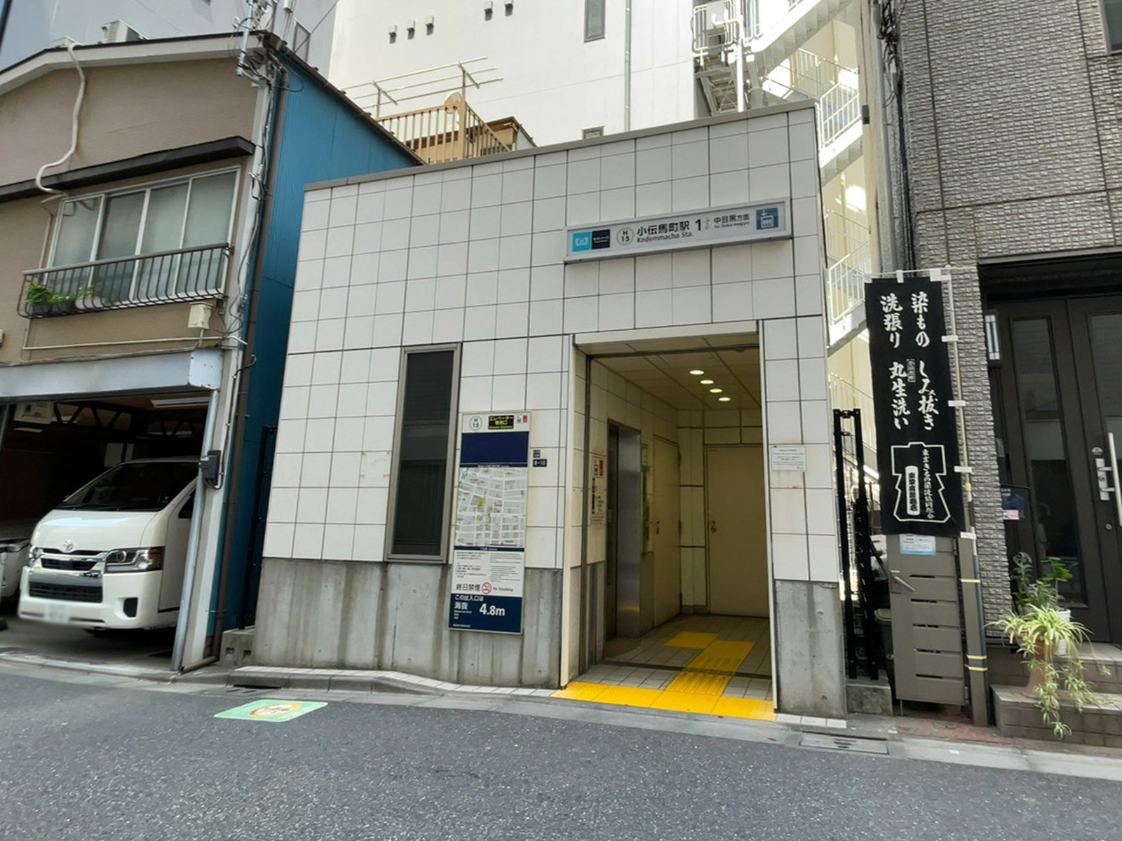 最寄りの「小伝馬町駅」