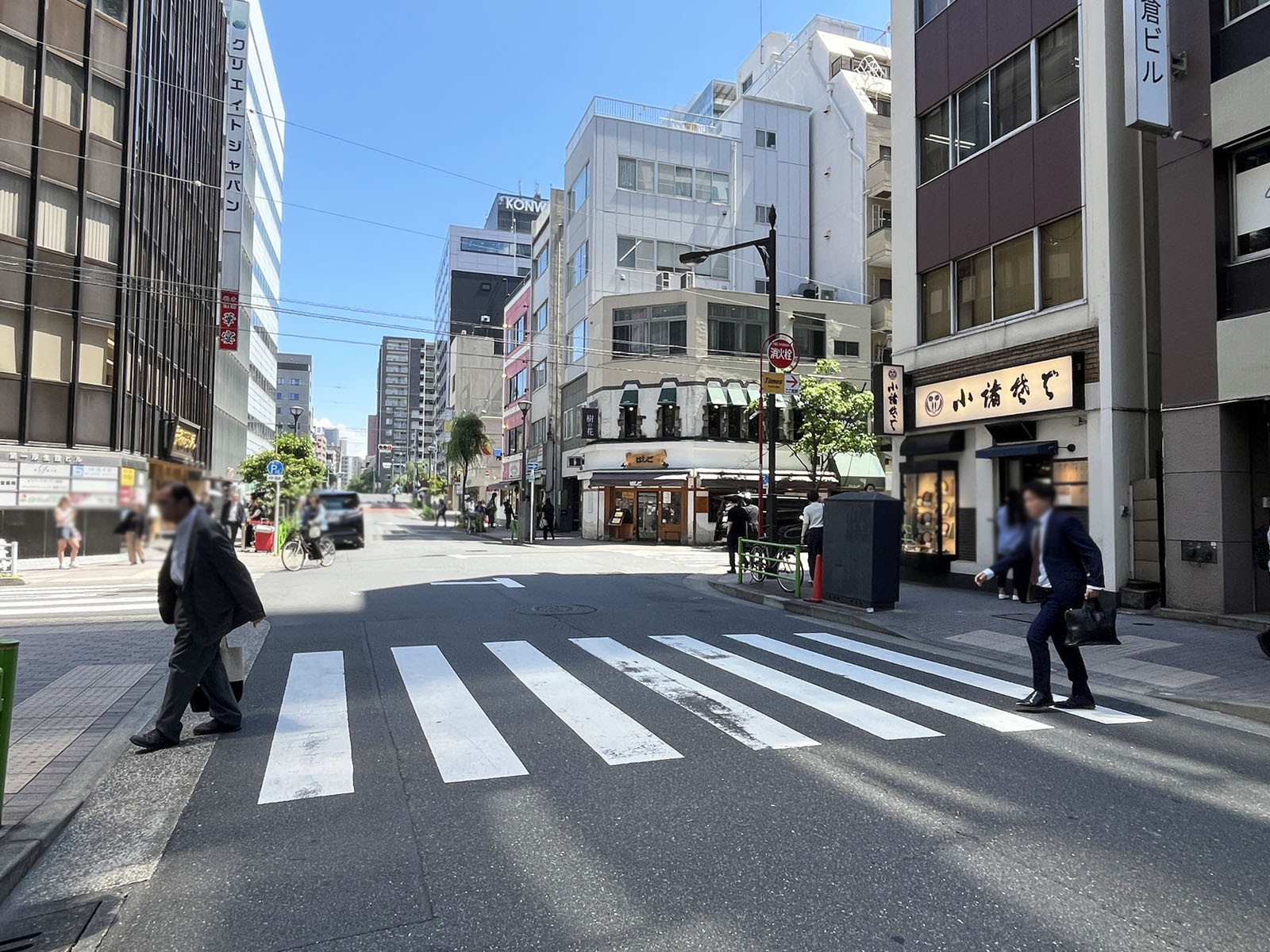銀座芦澤ビル前面の松屋通り