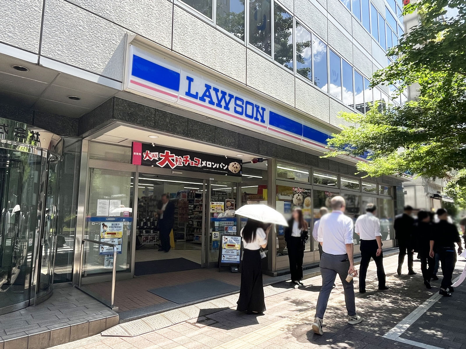 徒歩1分のローソン 銀座四丁目昭和通店