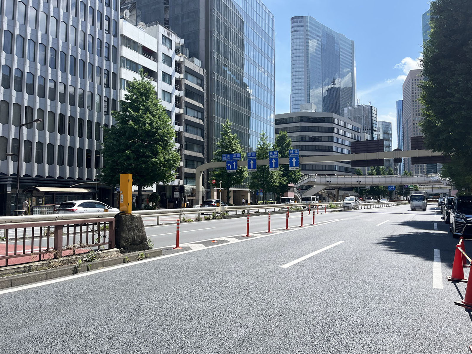 日土地銀座ビル前面の昭和通り