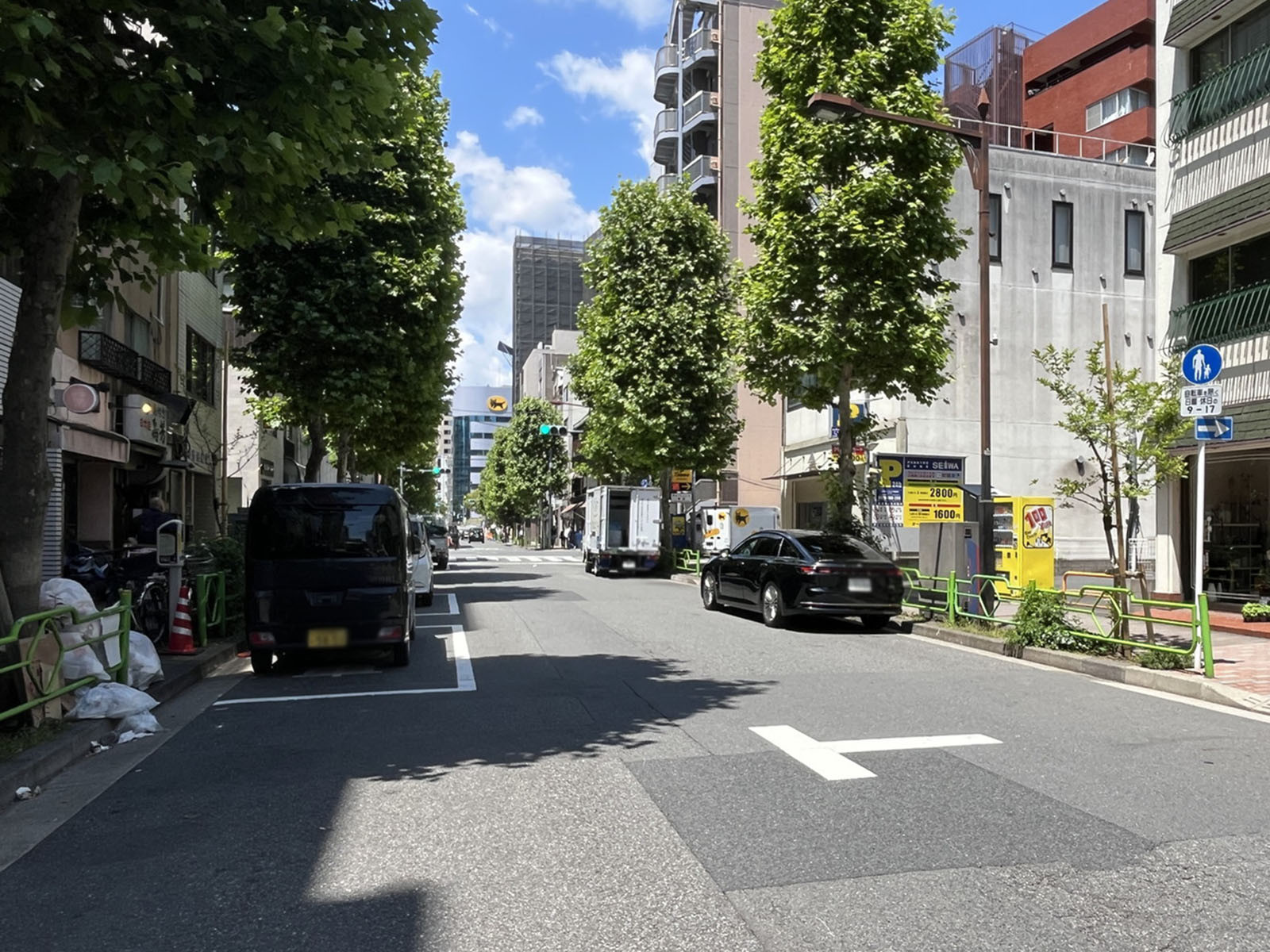 フェニックスビル前面の通り