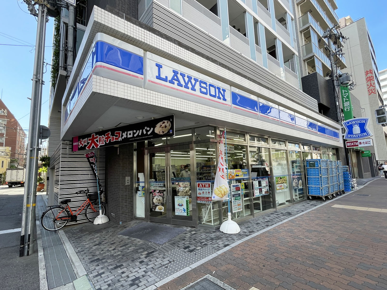 徒歩1分のローソン 神戸元町通五丁目店