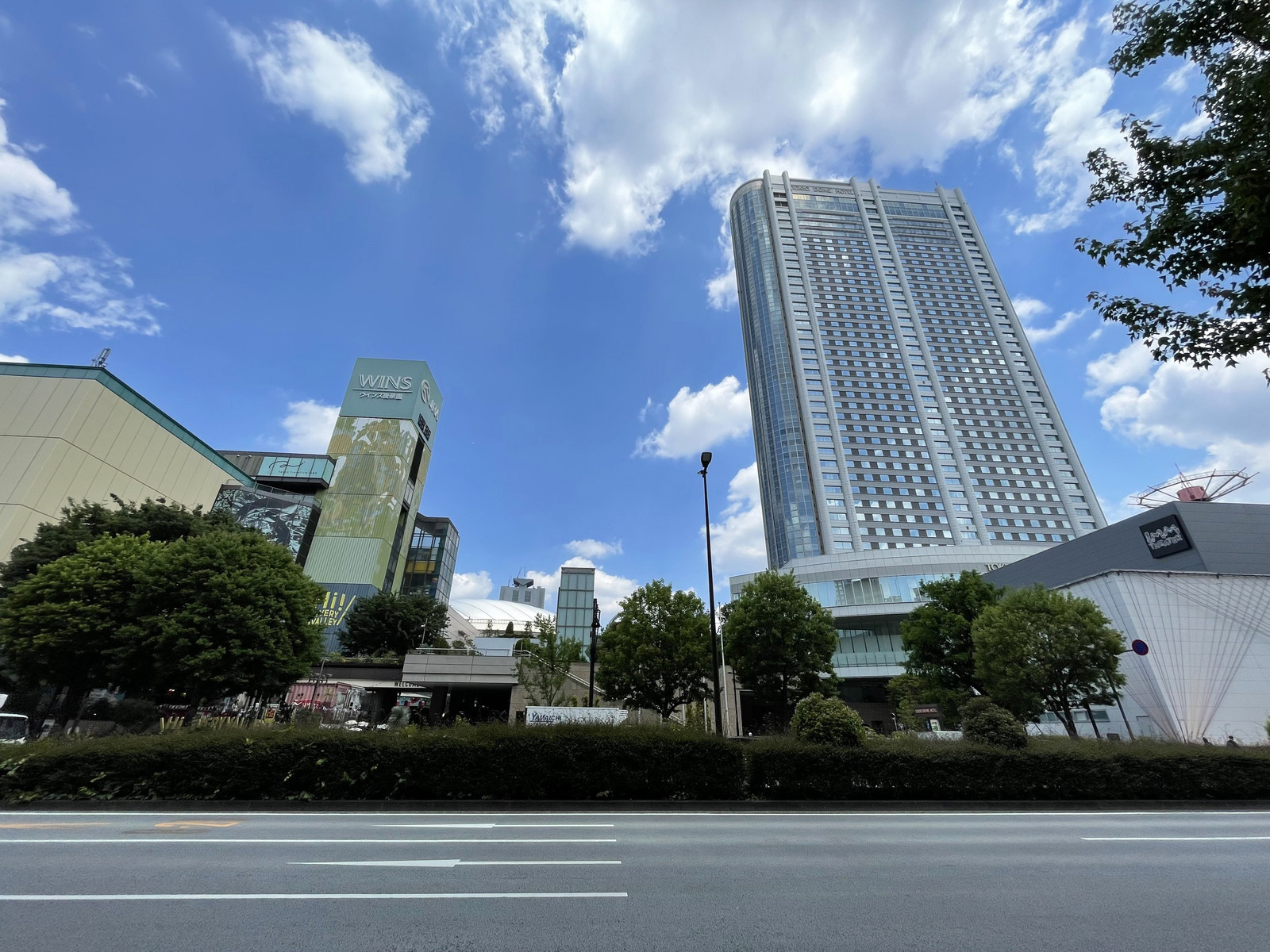 向かいの東京ドームシティ