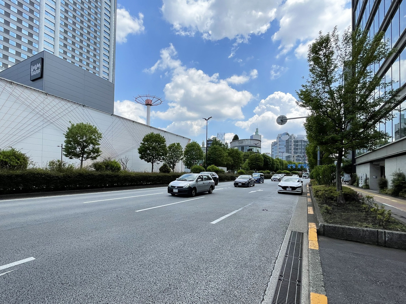 水道橋外堀通ビル前面の外堀通り