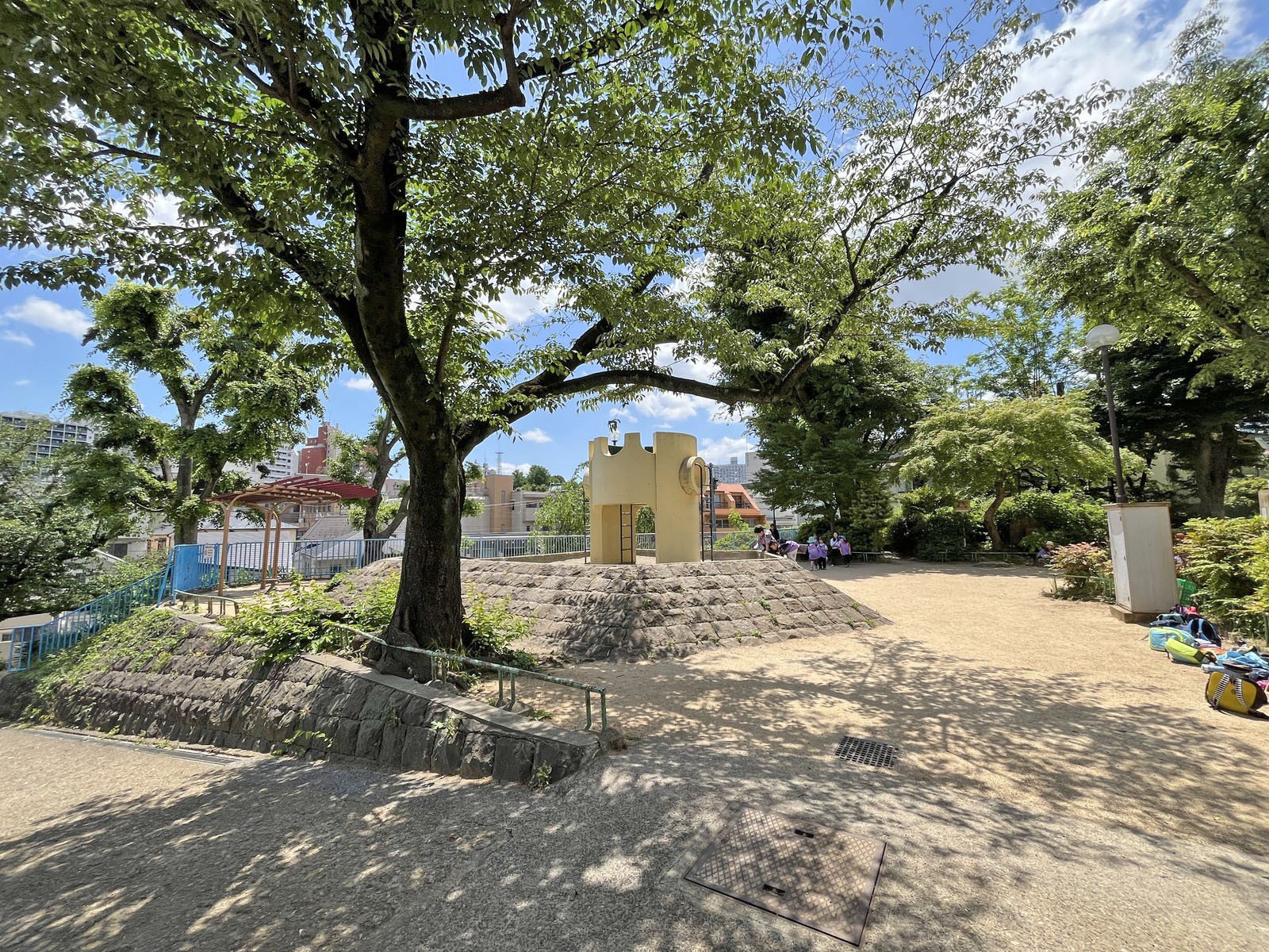 徒歩1分の諏訪公園