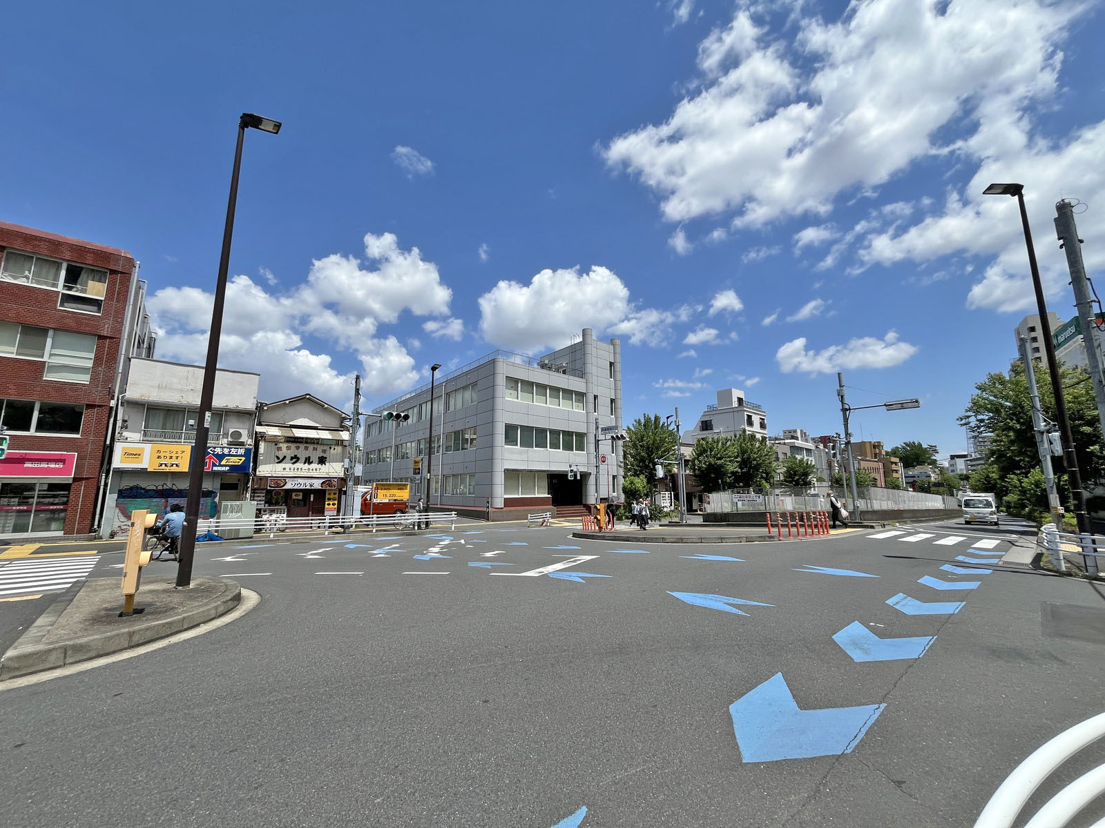 豊電ビル前面の諏訪通り