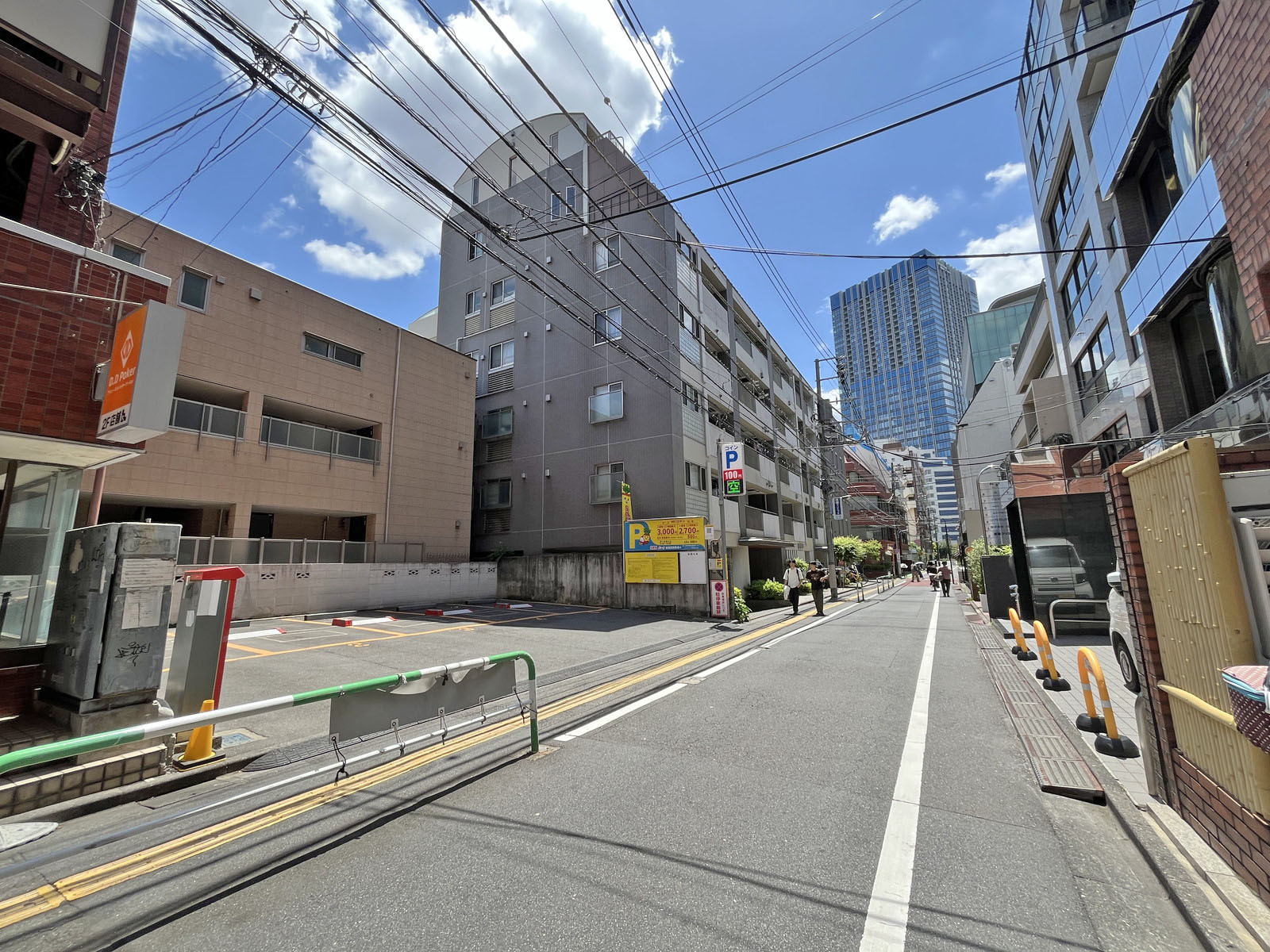 高田馬場富士ビル前面の通り