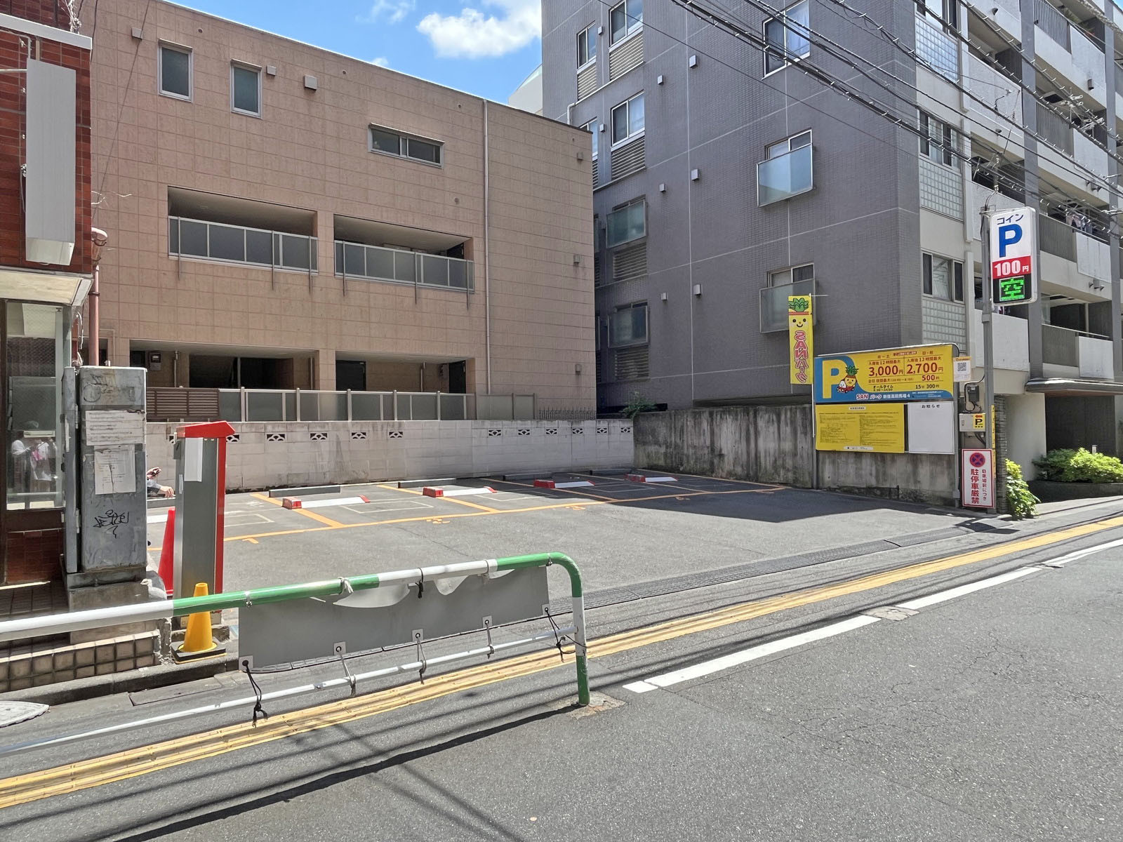 隣のコインパーキング